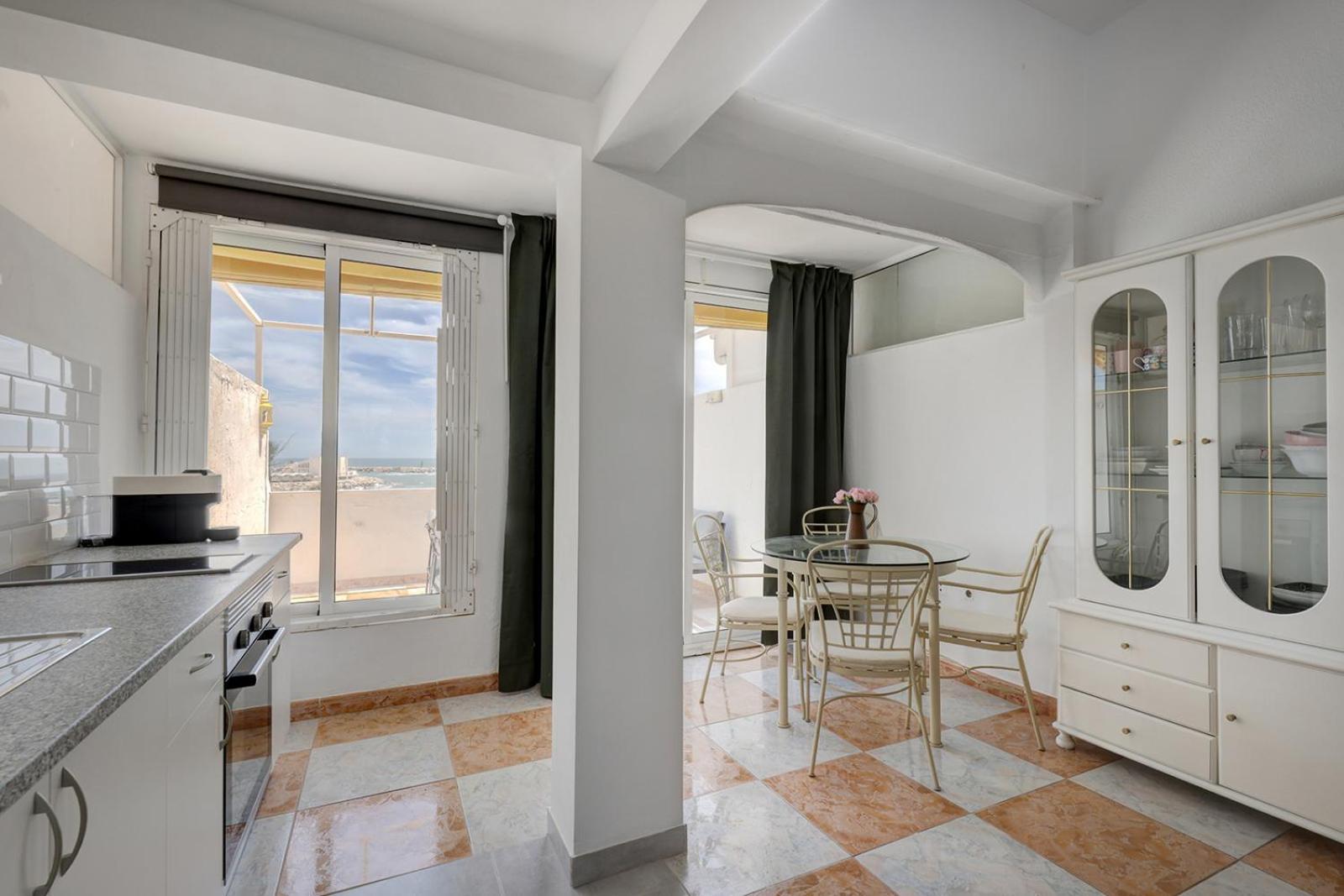 008 Plaza Ole Beachfront With Sea Views And Access * Benalmadena