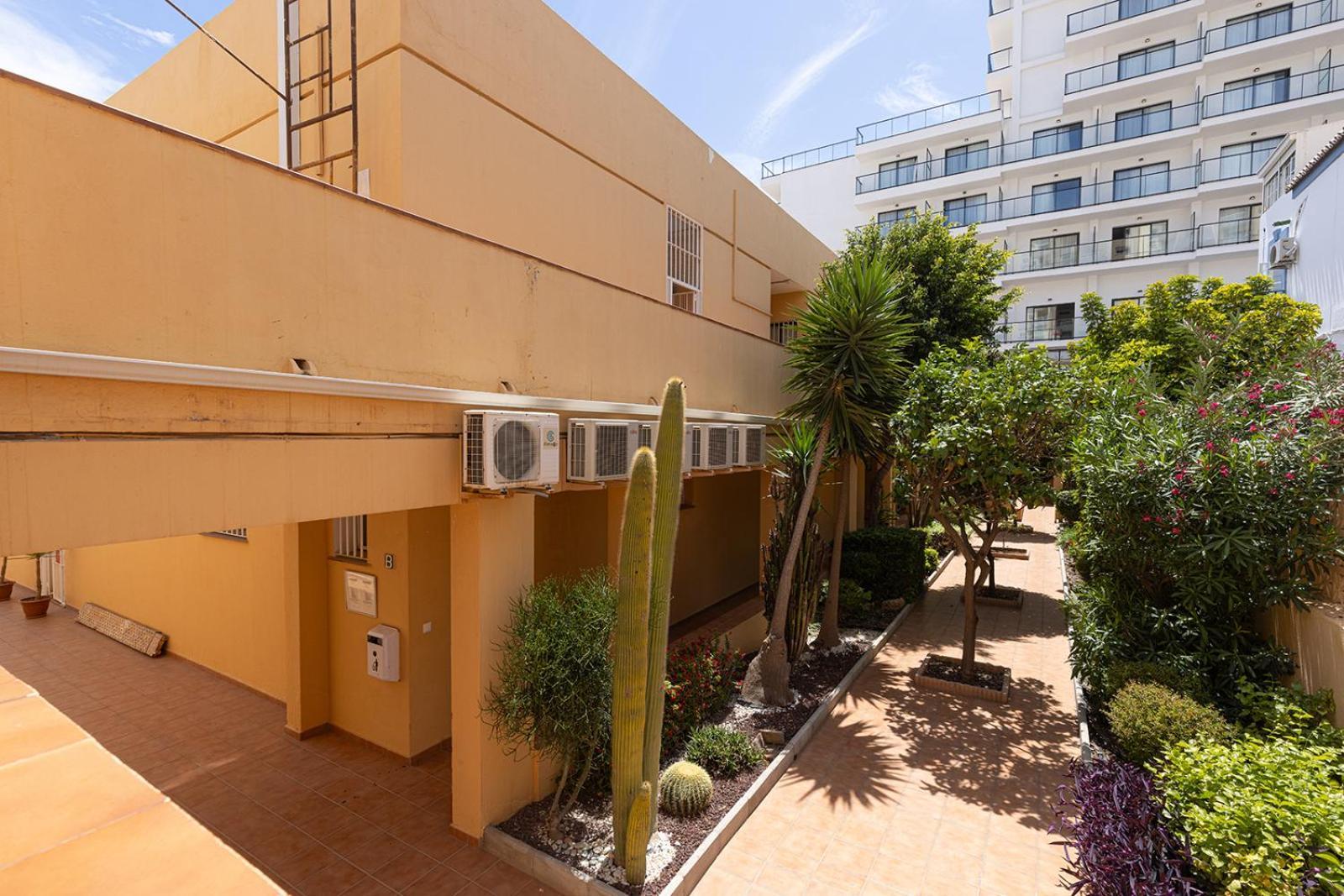 008 Plaza Ole Beachfront With Sea Views And Access Benalmadena
