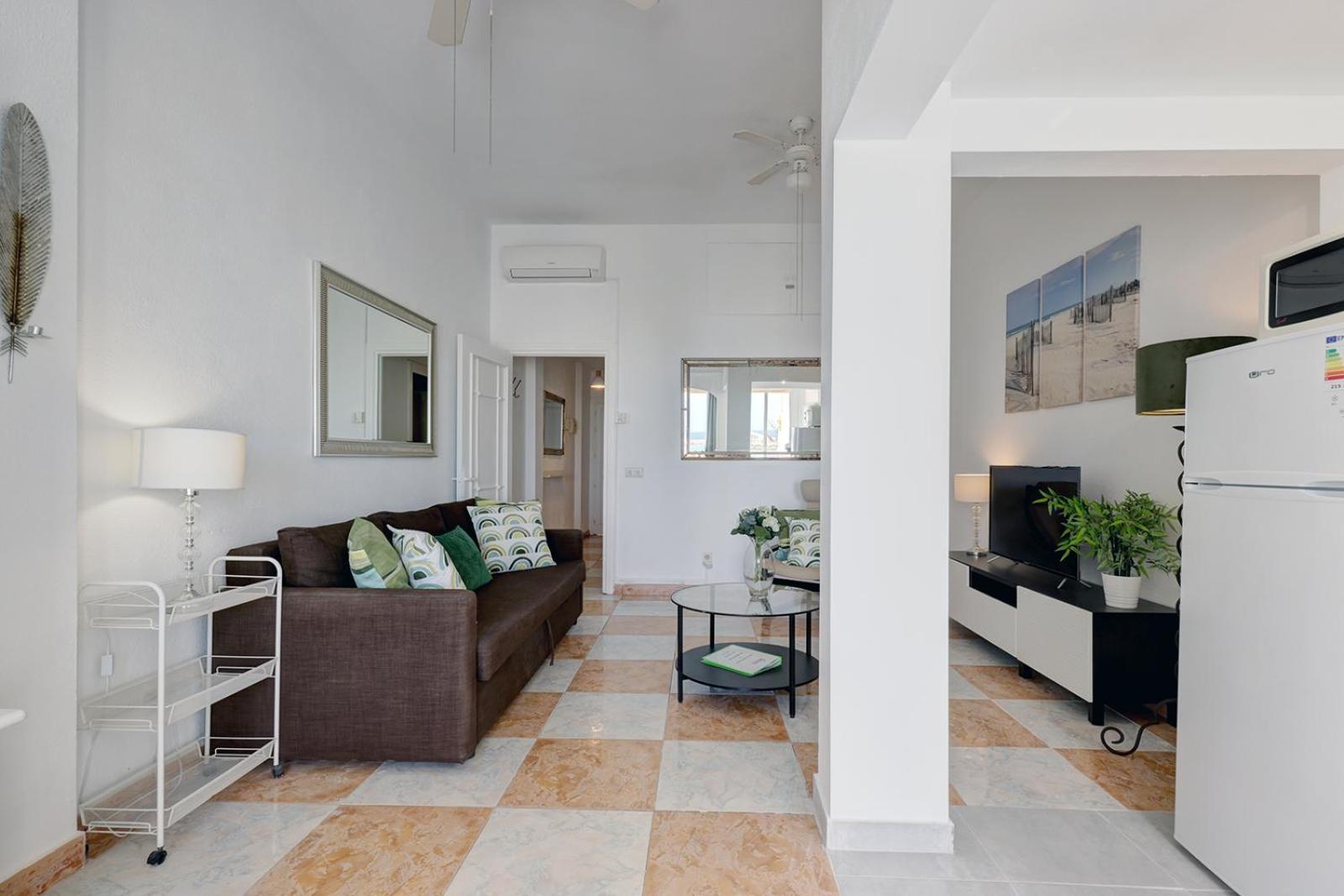 008 Plaza Ole Beachfront With Sea Views And Access Benalmadena