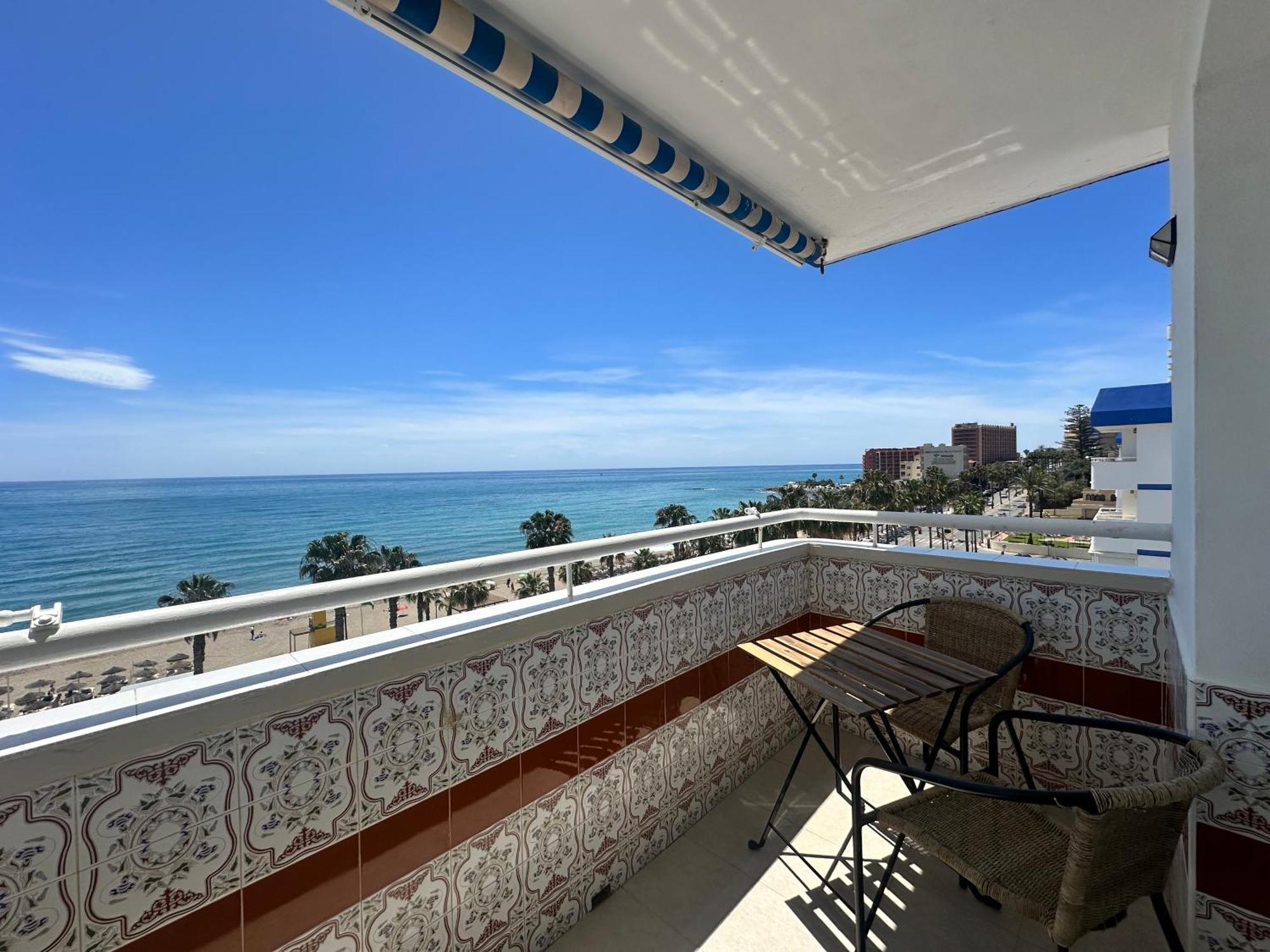 First Line Sea Views With Pool And Free Parking Benalmádena