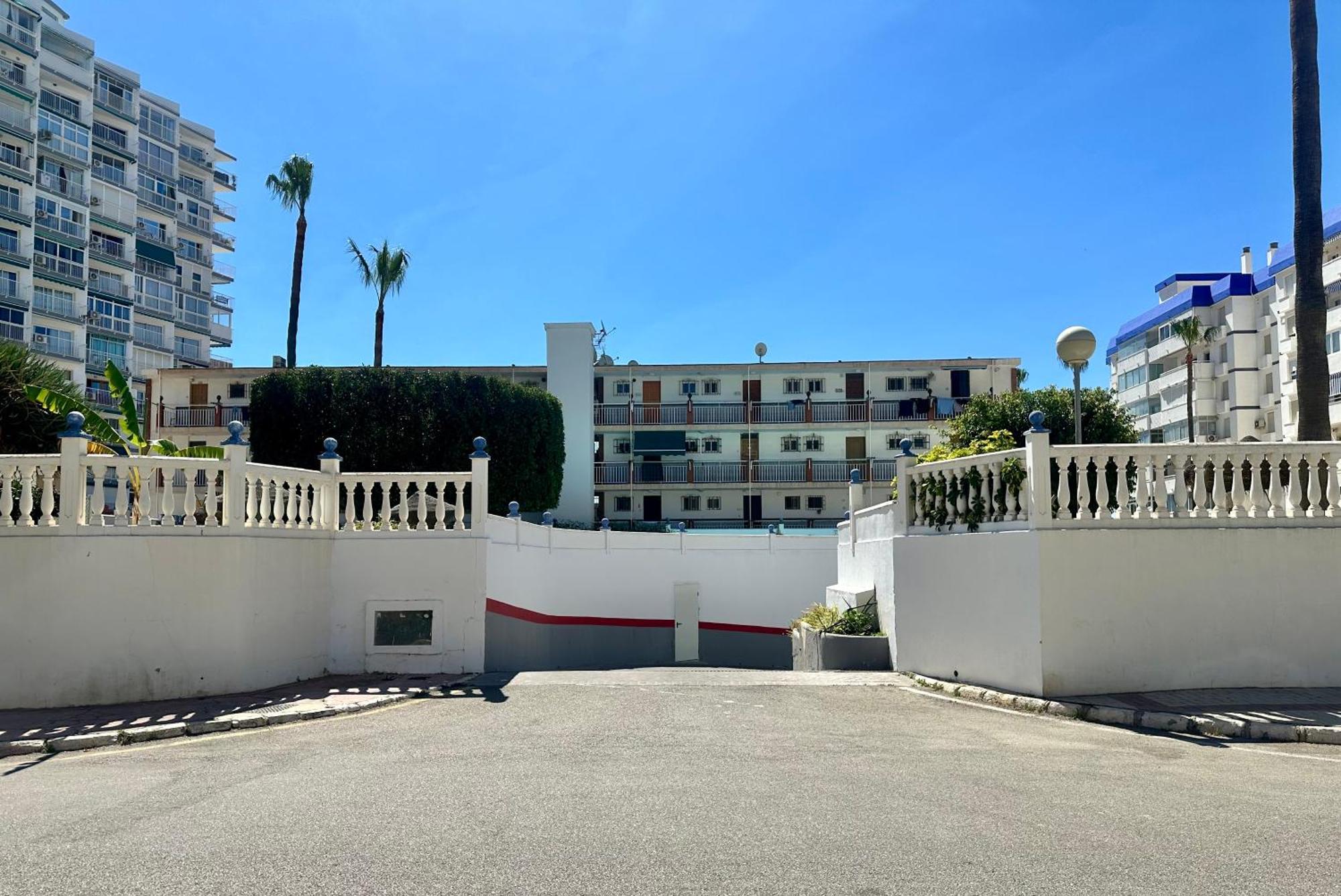 First Line Sea Views With Pool And Free Parking *