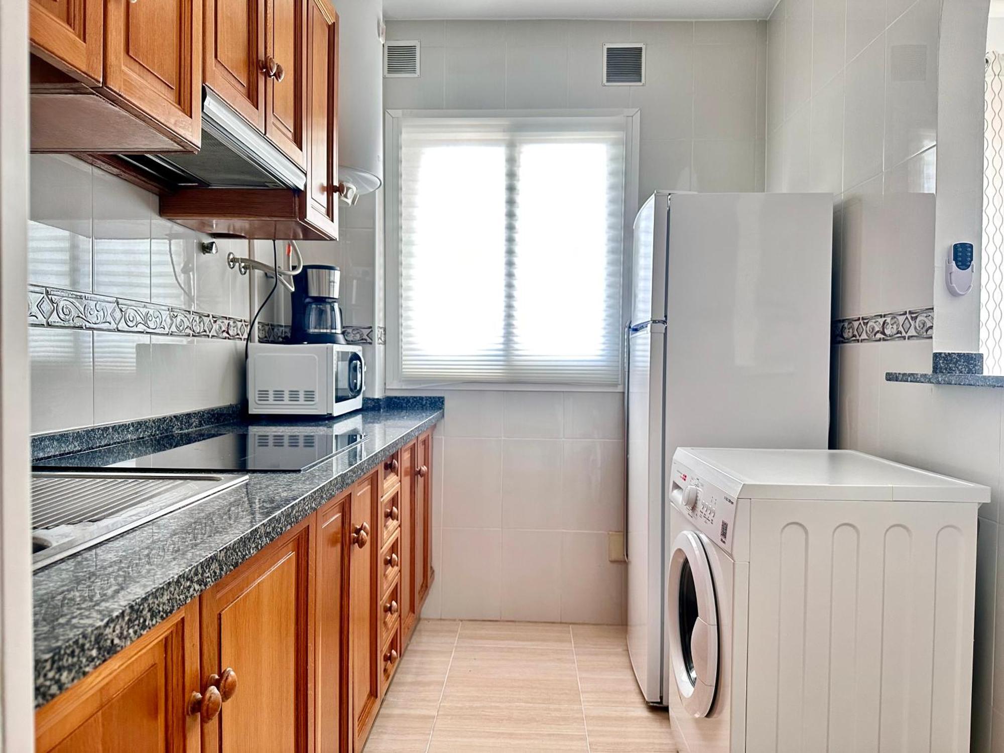 First Line Sea Views With Pool And Free Parking Appartement