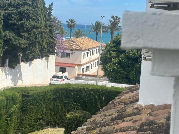 Partial Ocean View 3 Bed - 100 M From The