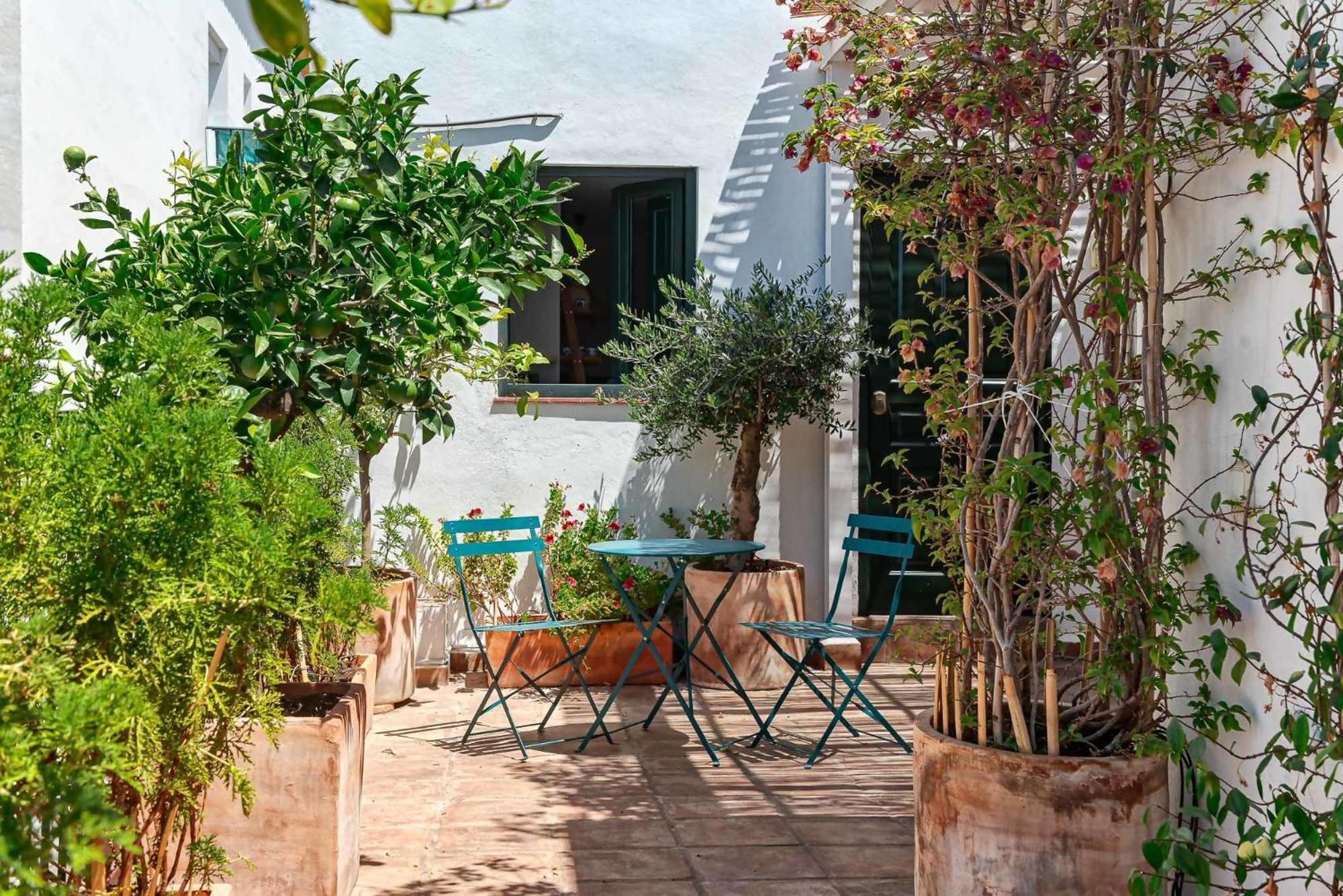 Lovely House In Peaceful Courtyard Apartment