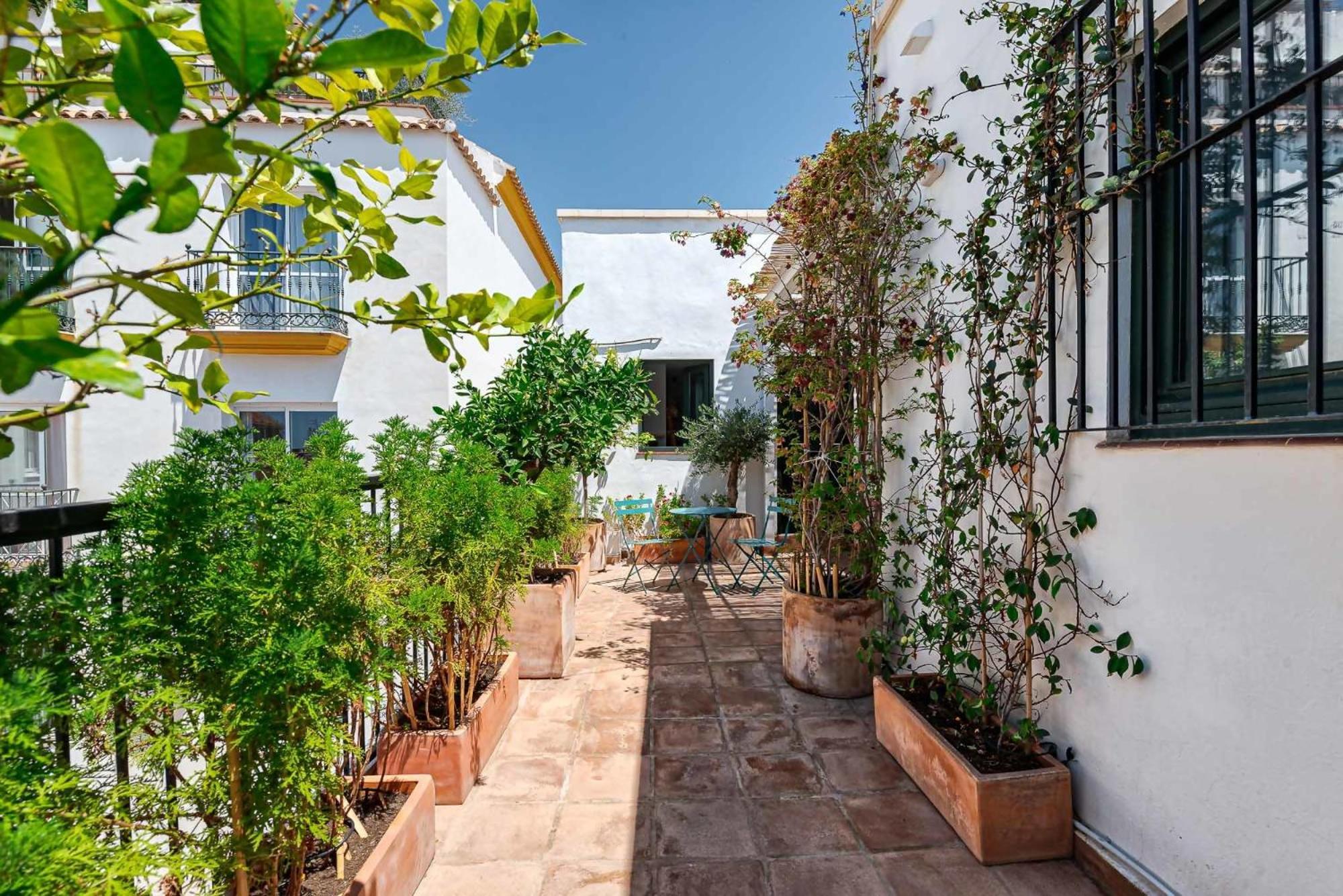 Lovely House In Peaceful Courtyard Benalmadena