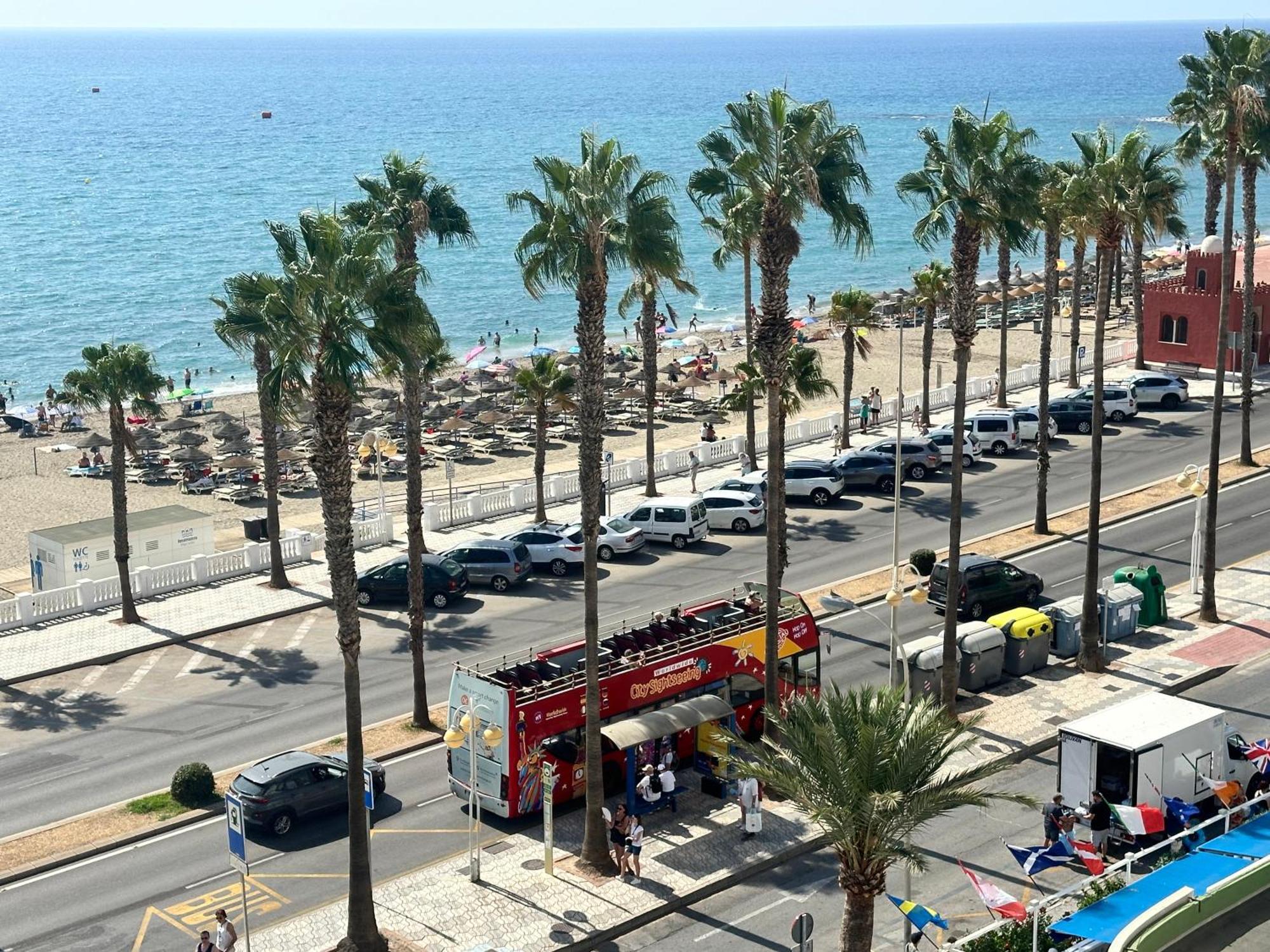 Appartement First Line Sea Views With Pool And Free Parking