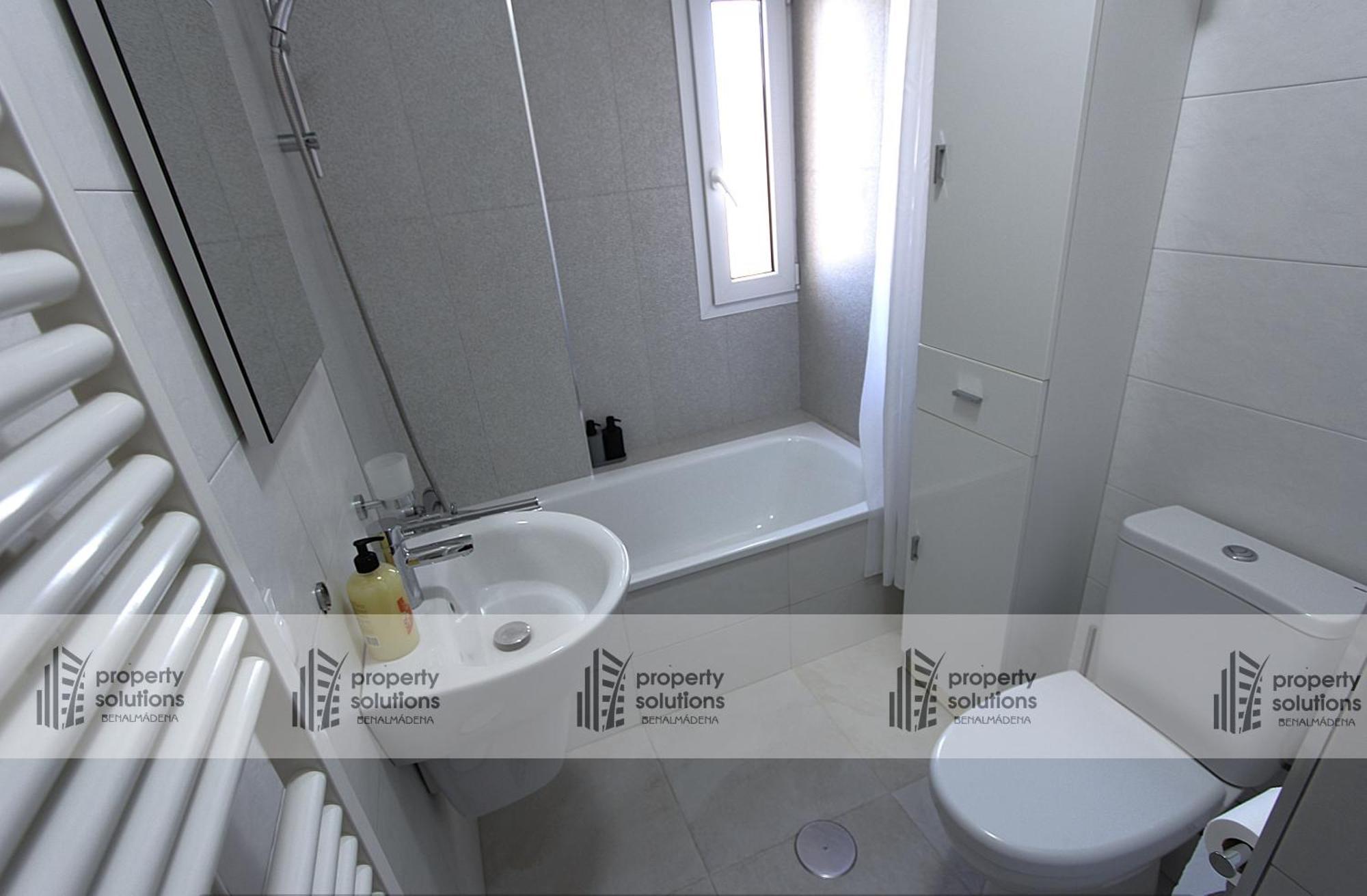 Apartment 1017 Iris - Vista Al Mar - Cerca De Tren, Restaurantes Y Tiendas - Playa A 10 Minutos Caminando *