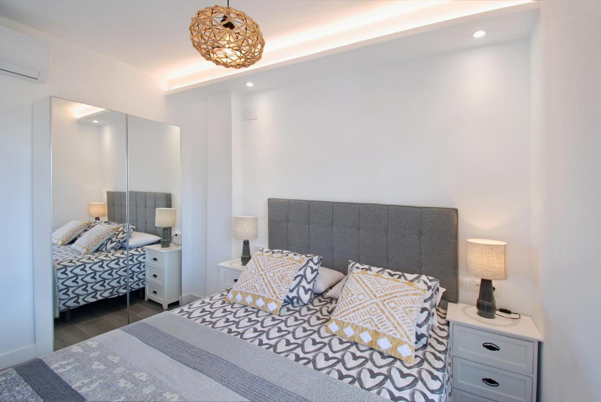 Isla De 2, 80m From The Sea, Amazing View,ac, Bbq,private Parking Benalmadena