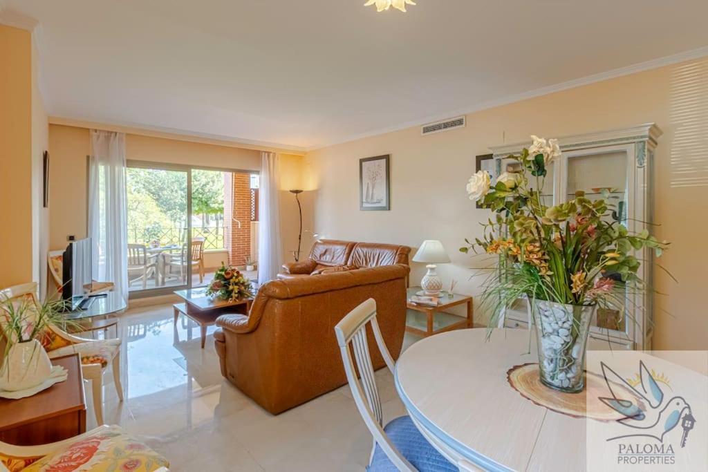 2 Bdr With Heated Pool & Jacuzzi Apartment