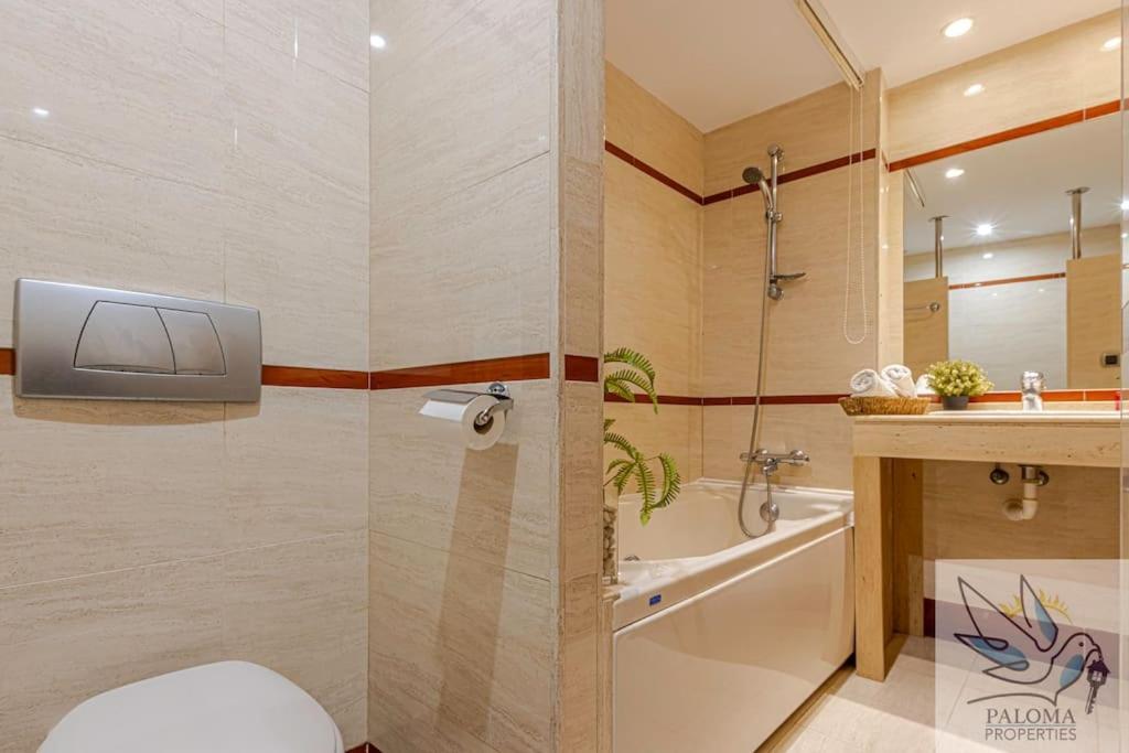 2 Bdr With Heated Pool & Jacuzzi Apartment