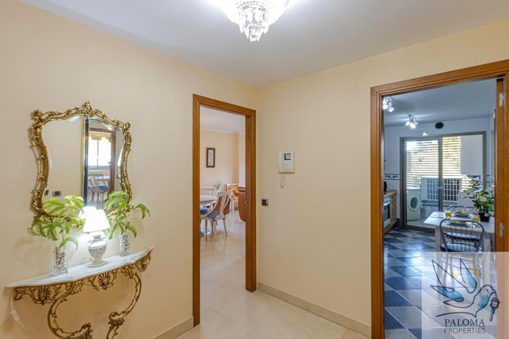 2 Bdr With Heated Pool & Jacuzzi Apartment *