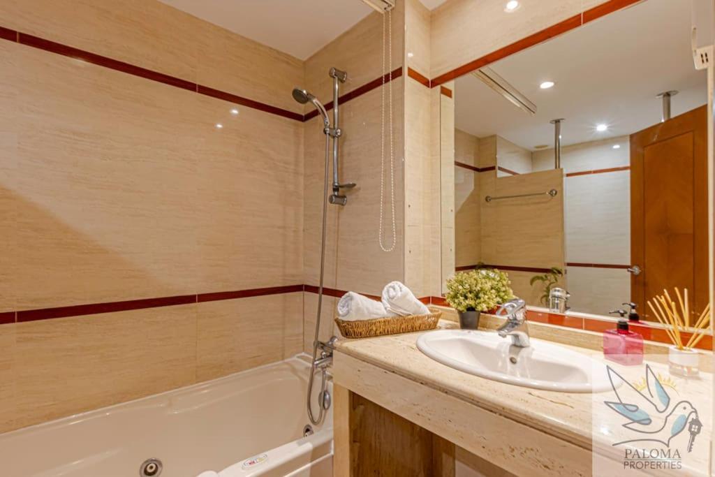 Apartment 2 Bdr With Heated Pool & Jacuzzi *