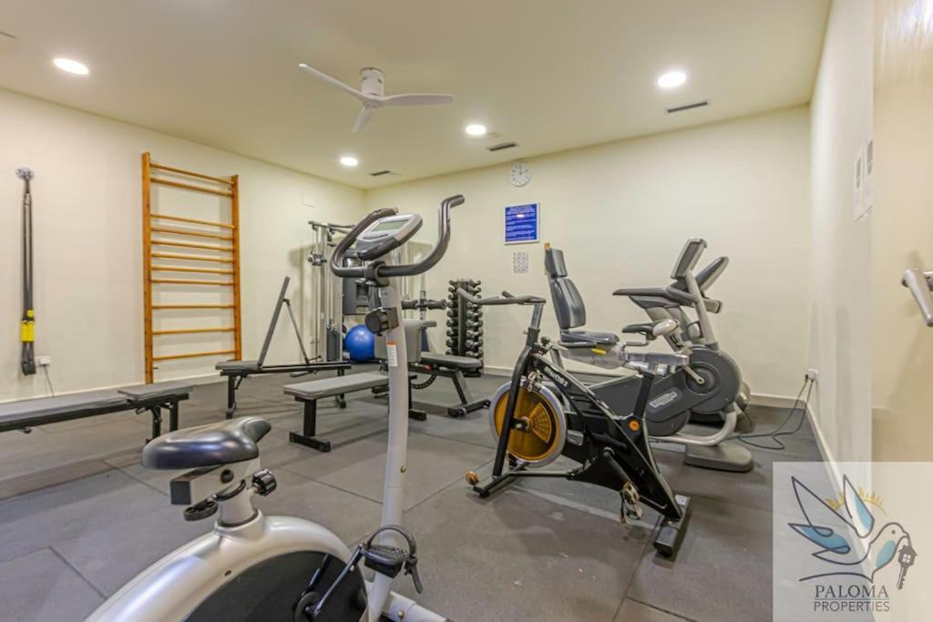 2 Bdr With Heated Pool & Jacuzzi Apartment *