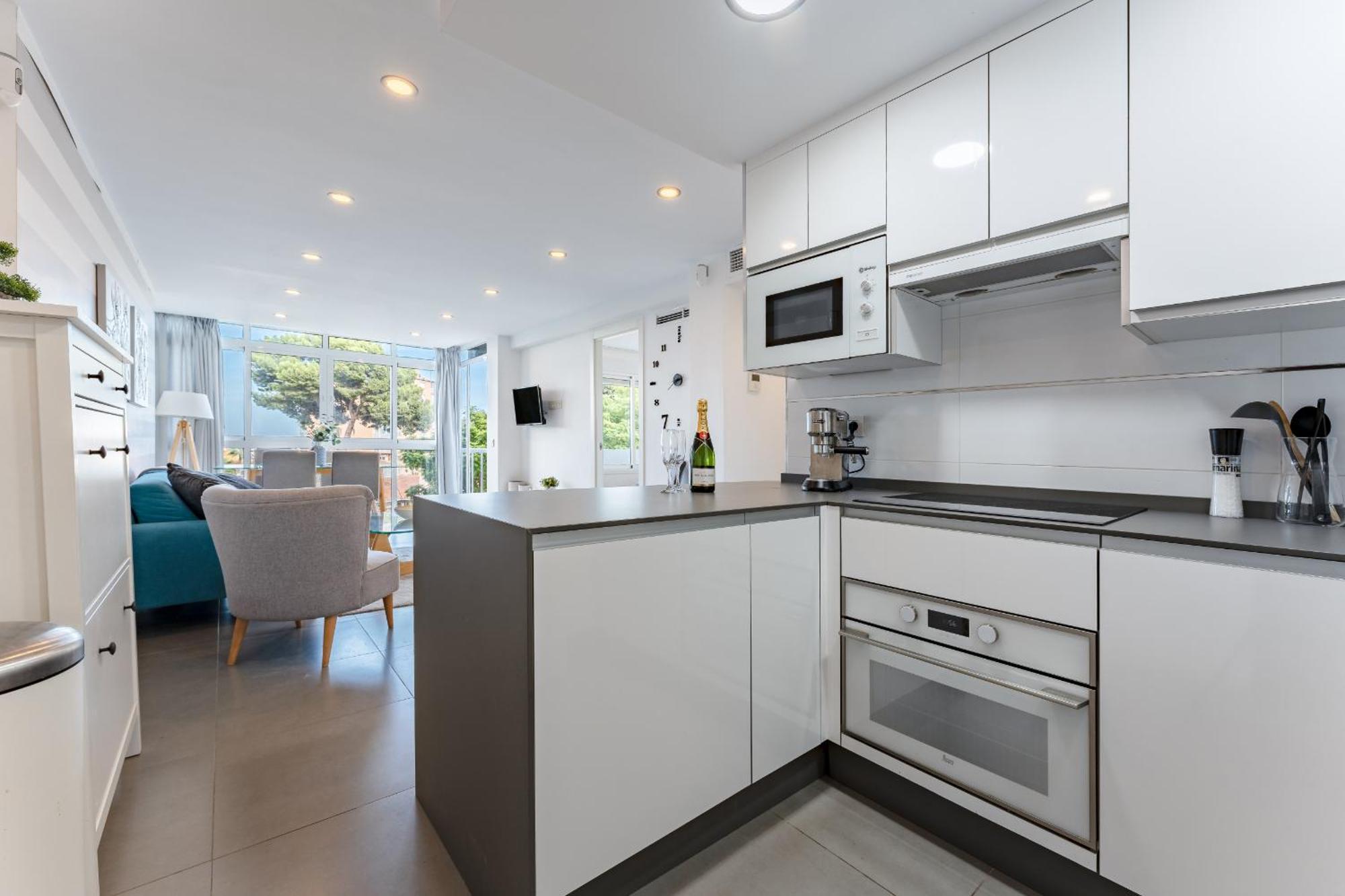 Bonanza Deluxe - Easy Walk To Beach, Marina And Shops Apartment Benalmadena