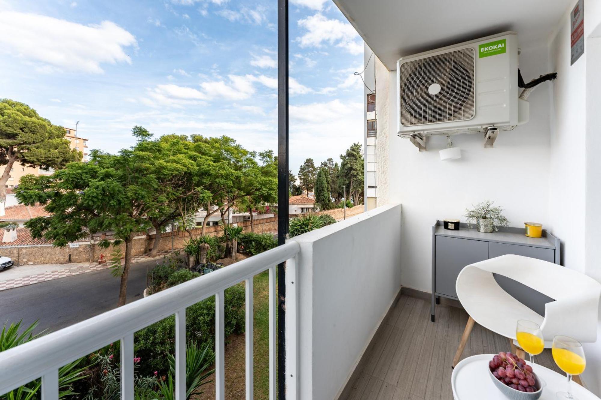 Bonanza Deluxe - Easy Walk To Beach, Marina And Shops Apartment Benalmadena