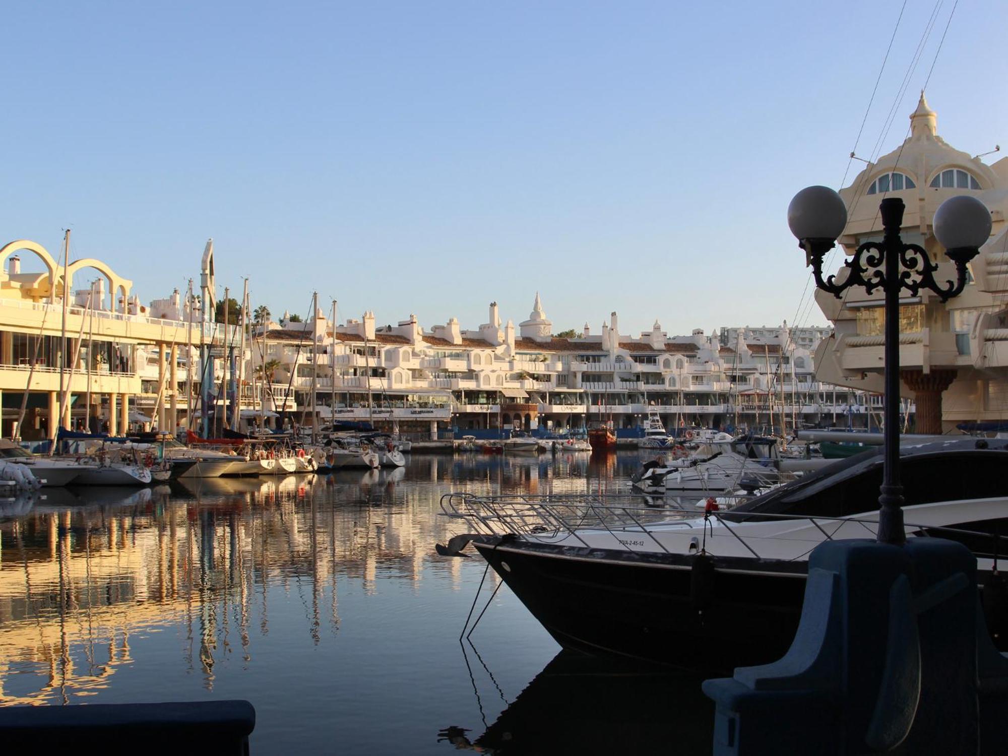 Isla Puerto Marina