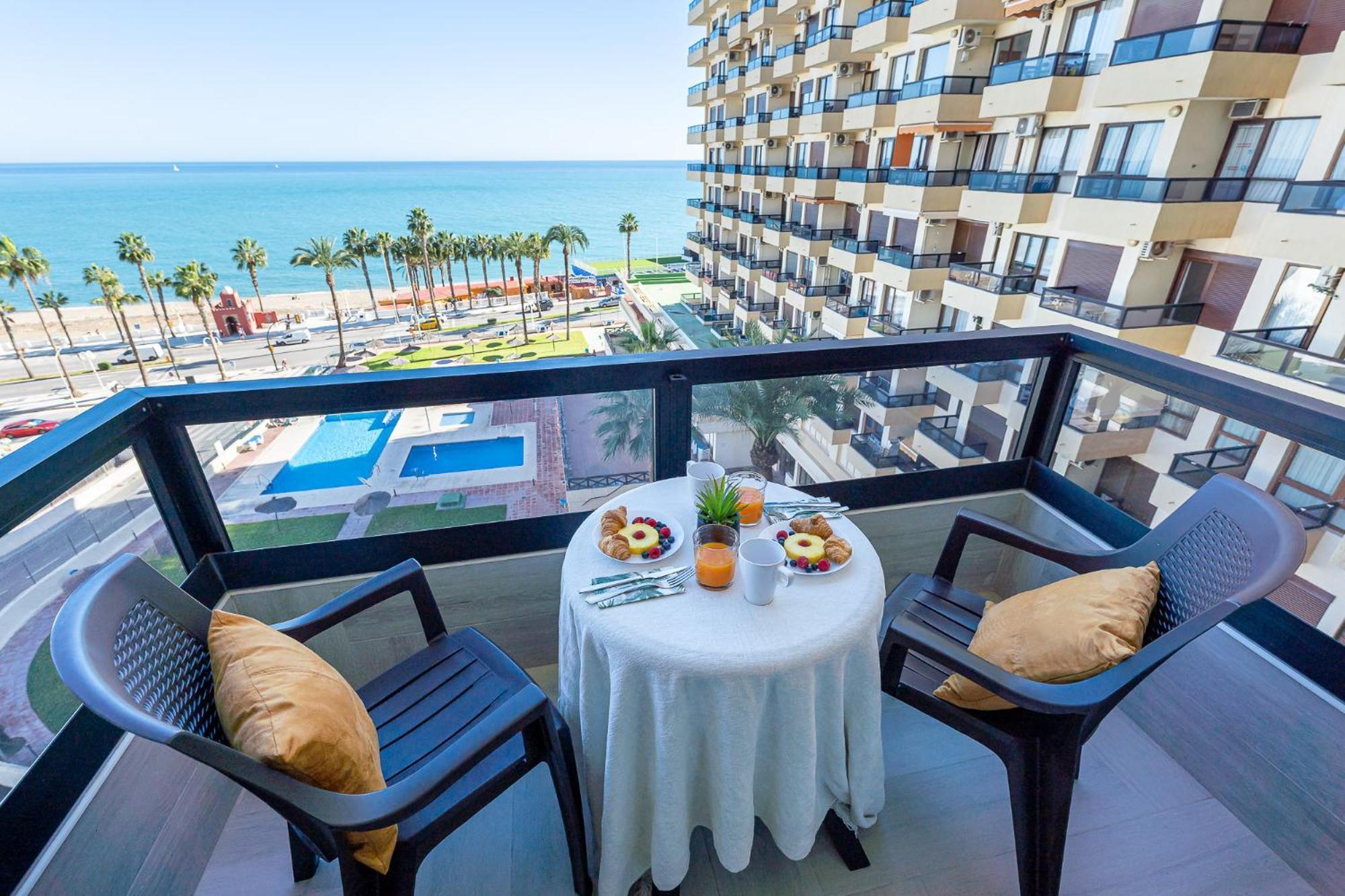 797 - Renovado Con Hermosas Vistas Benalmadena