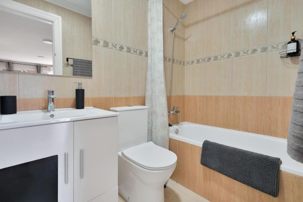 Estudio Con Wifi Piscina Y Parking En - Acuario 5 Appartement Benalmádena