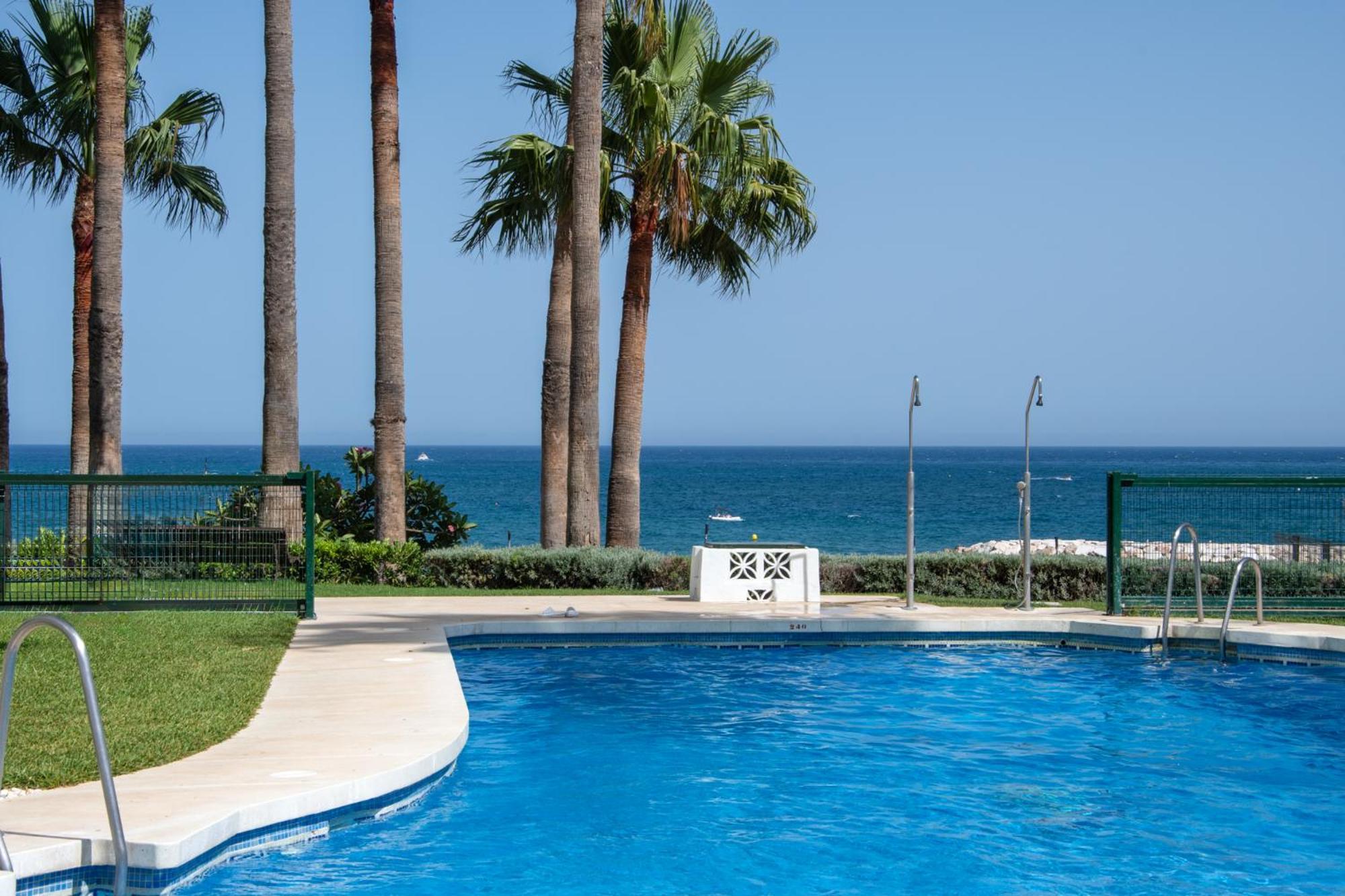 Luxury Frontline With Sea View Apartment *
