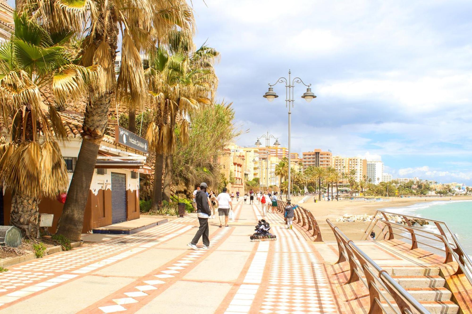 1 Bed Garden Sleeps 2, Parking, Next To * Benalmadena