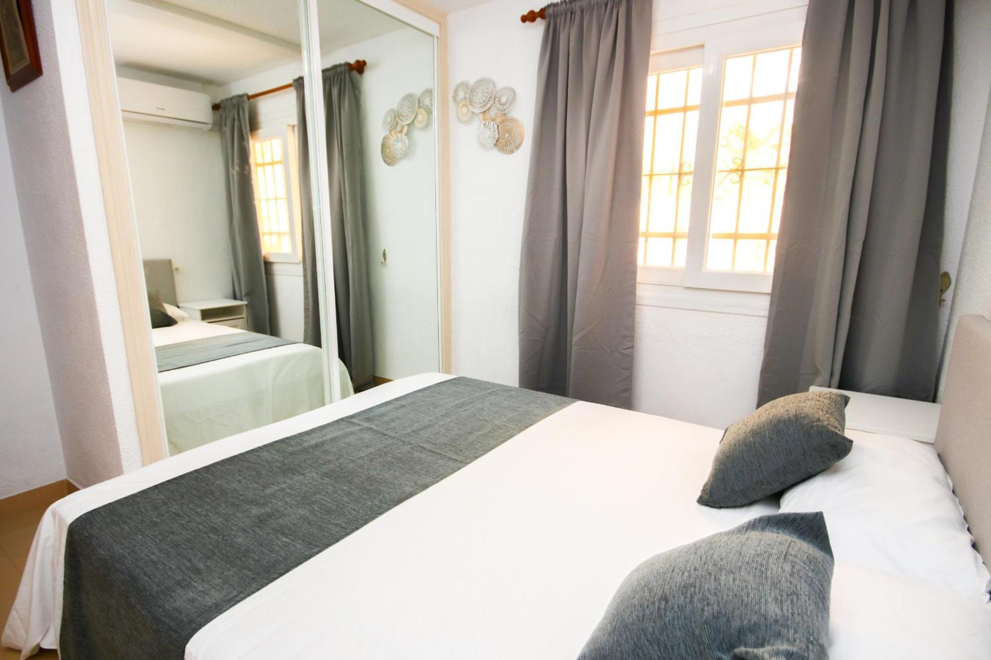 Apartment 1 Bed Garden Sleeps 2, Parking, Next To Benalmadena