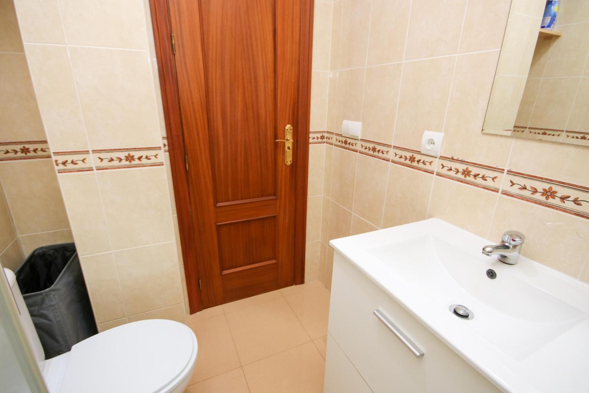 1 Bed Garden Sleeps 2, Parking, Next To