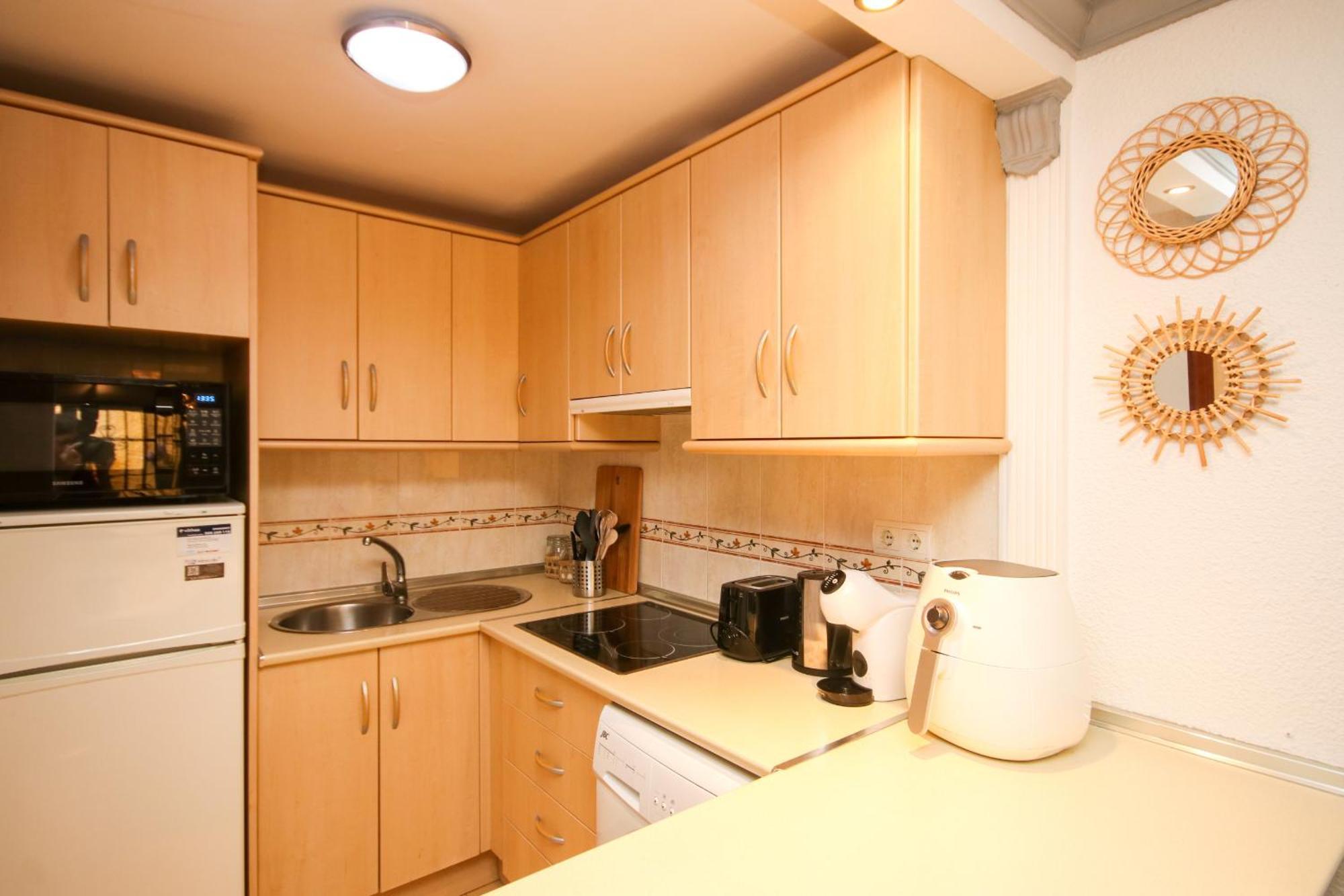 Apartment 1 Bed Garden Sleeps 2, Parking, Next To