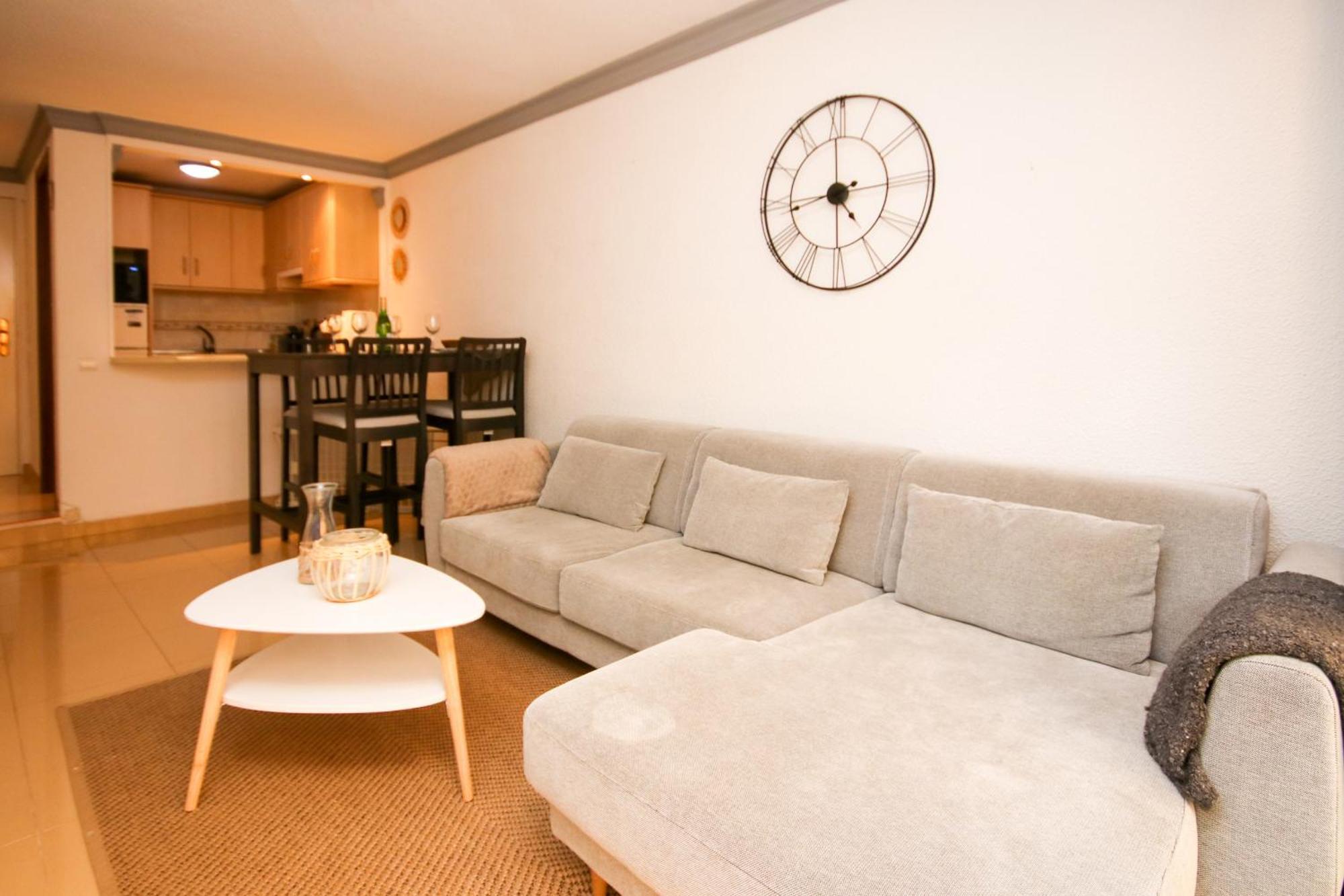 Apartment 1 Bed Garden Sleeps 2, Parking, Next To *