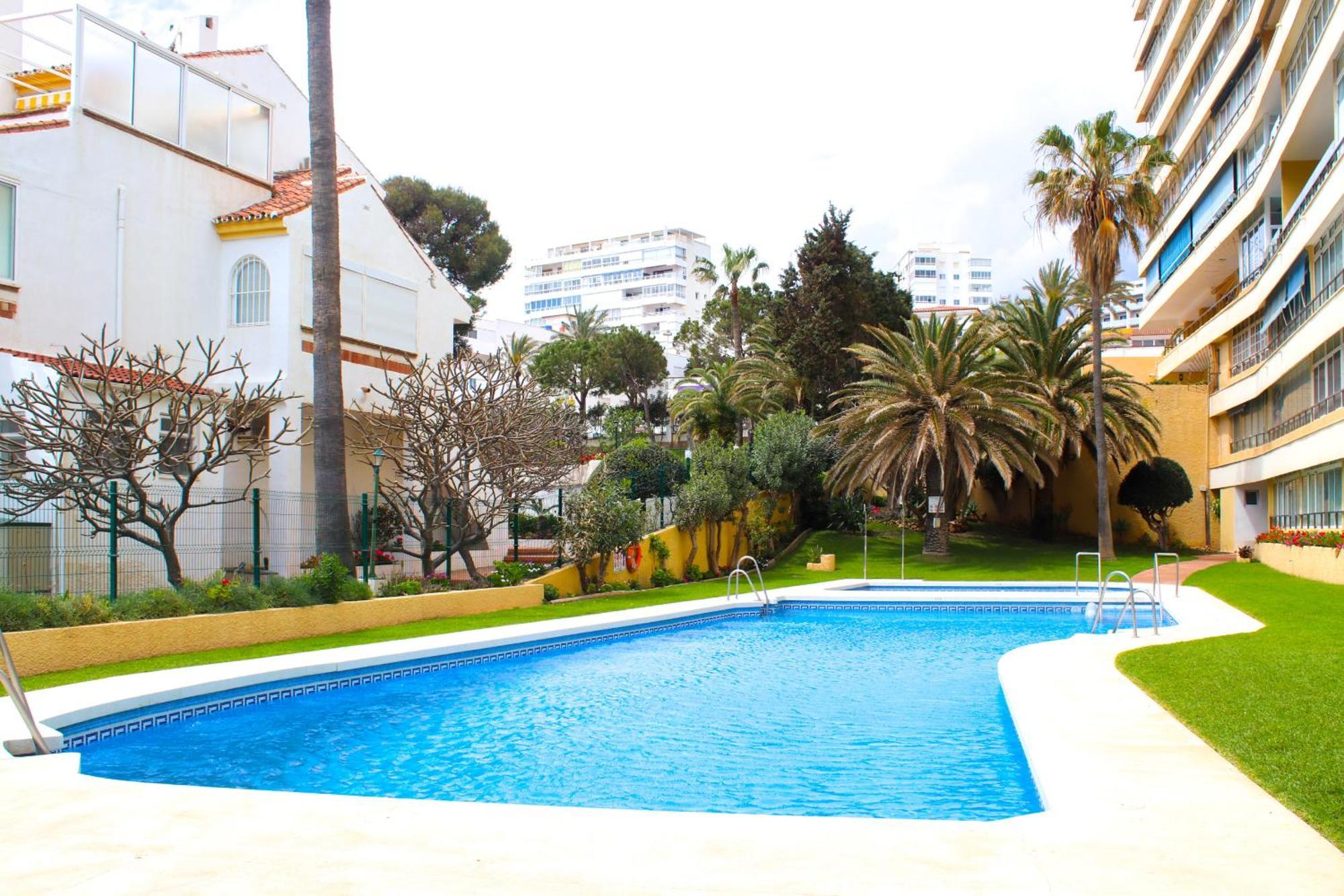 Apartment 1 Bed Garden Sleeps 2, Parking, Next To Benalmadena