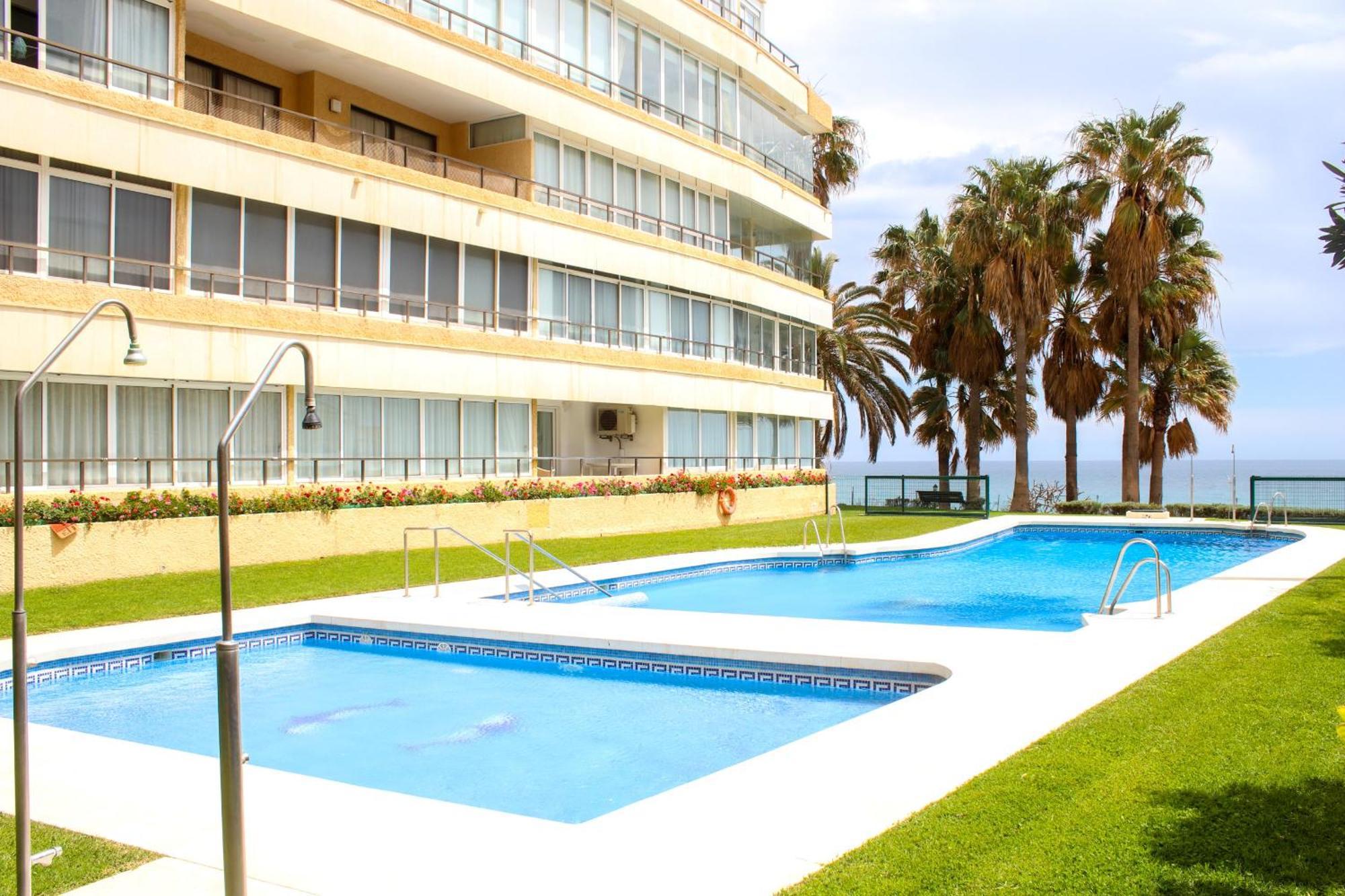 1 Bed Garden Sleeps 2, Parking, Next To * Benalmadena