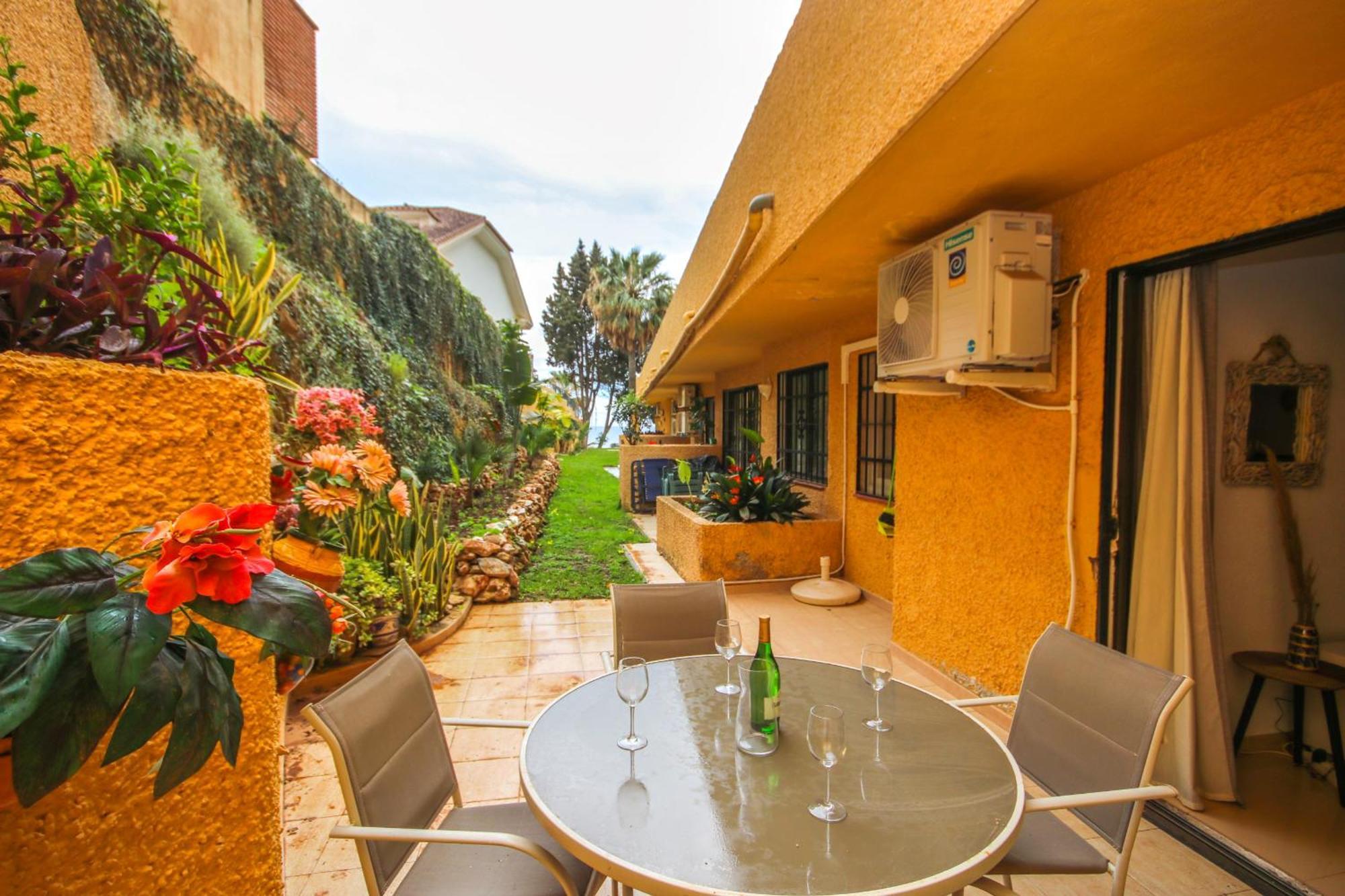 Apartment 1 Bed Garden Sleeps 2, Parking, Next To