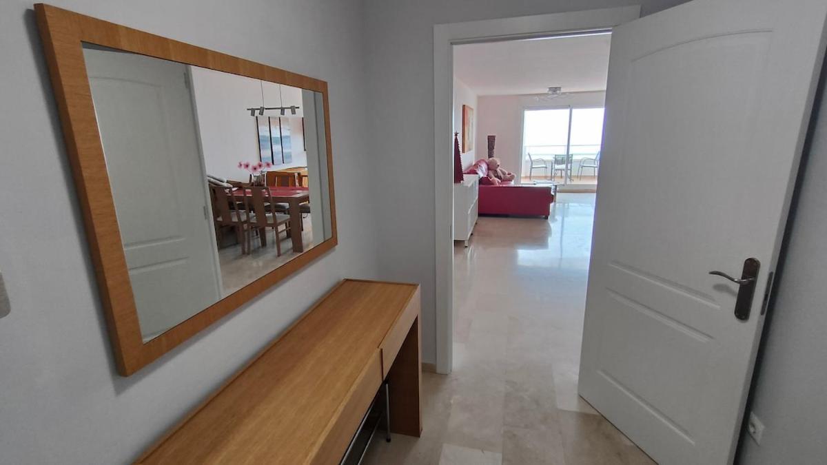Spacious With A Great View Appartement Benalmádena