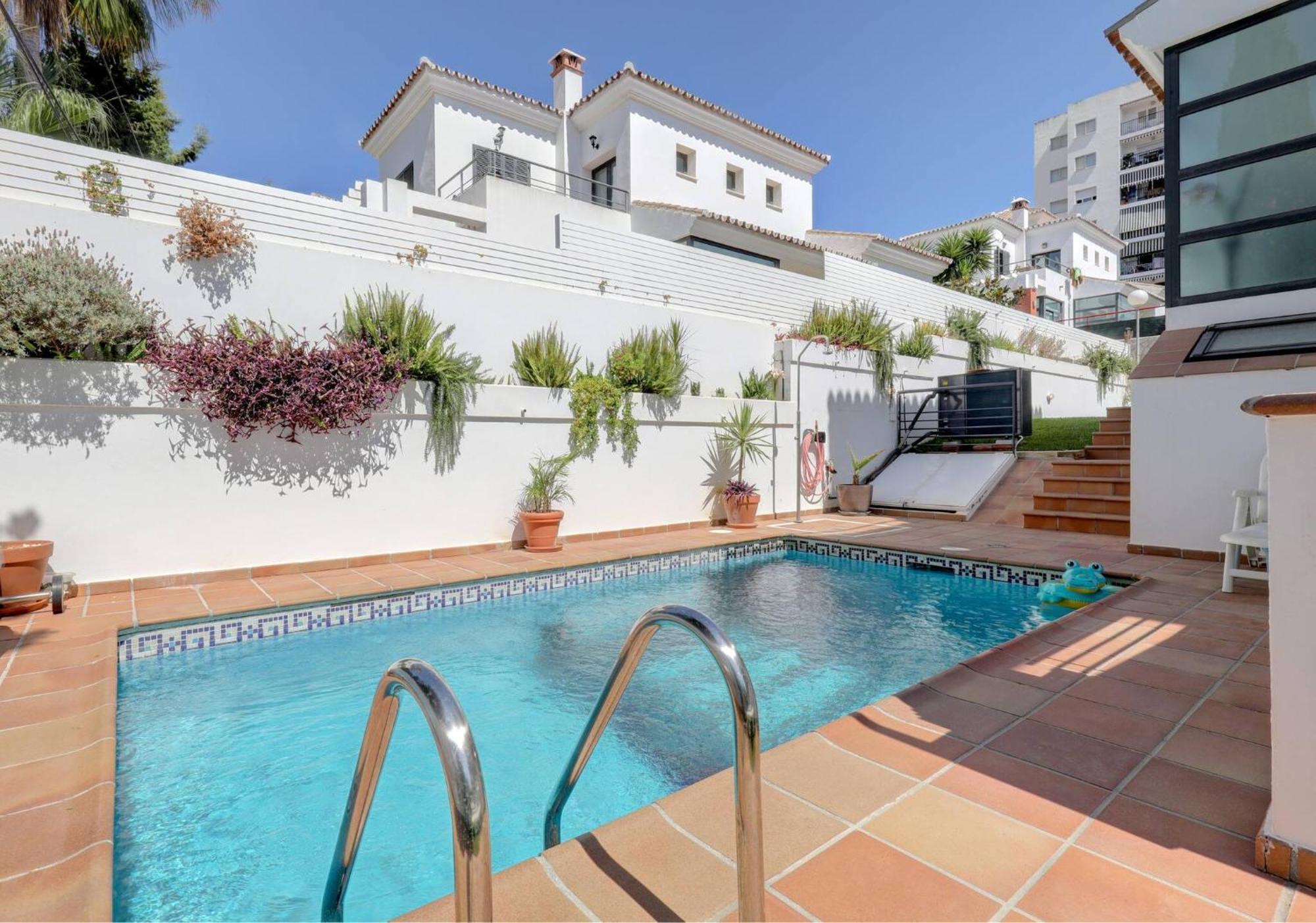 011 Bright And Spacious With Private Pool *