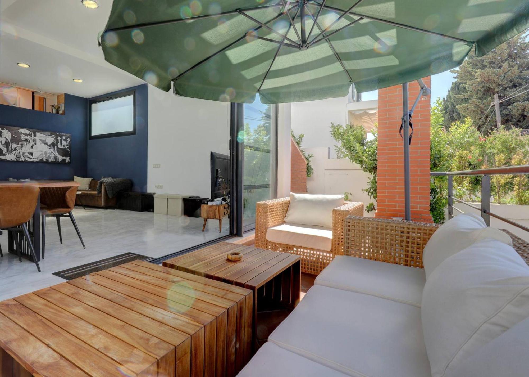 011 Bright And Spacious With Private Pool *