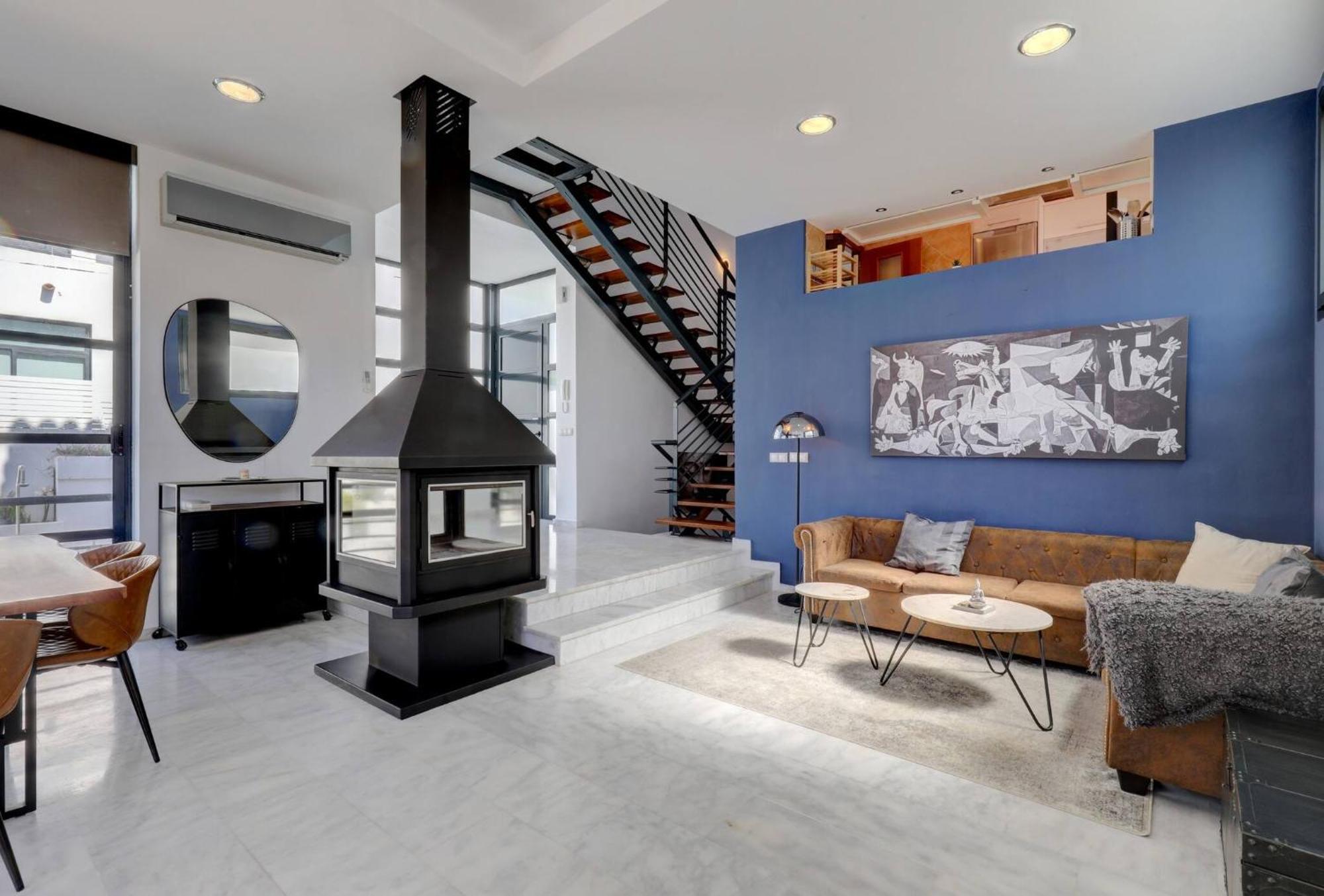 011 Bright And Spacious With Private Pool