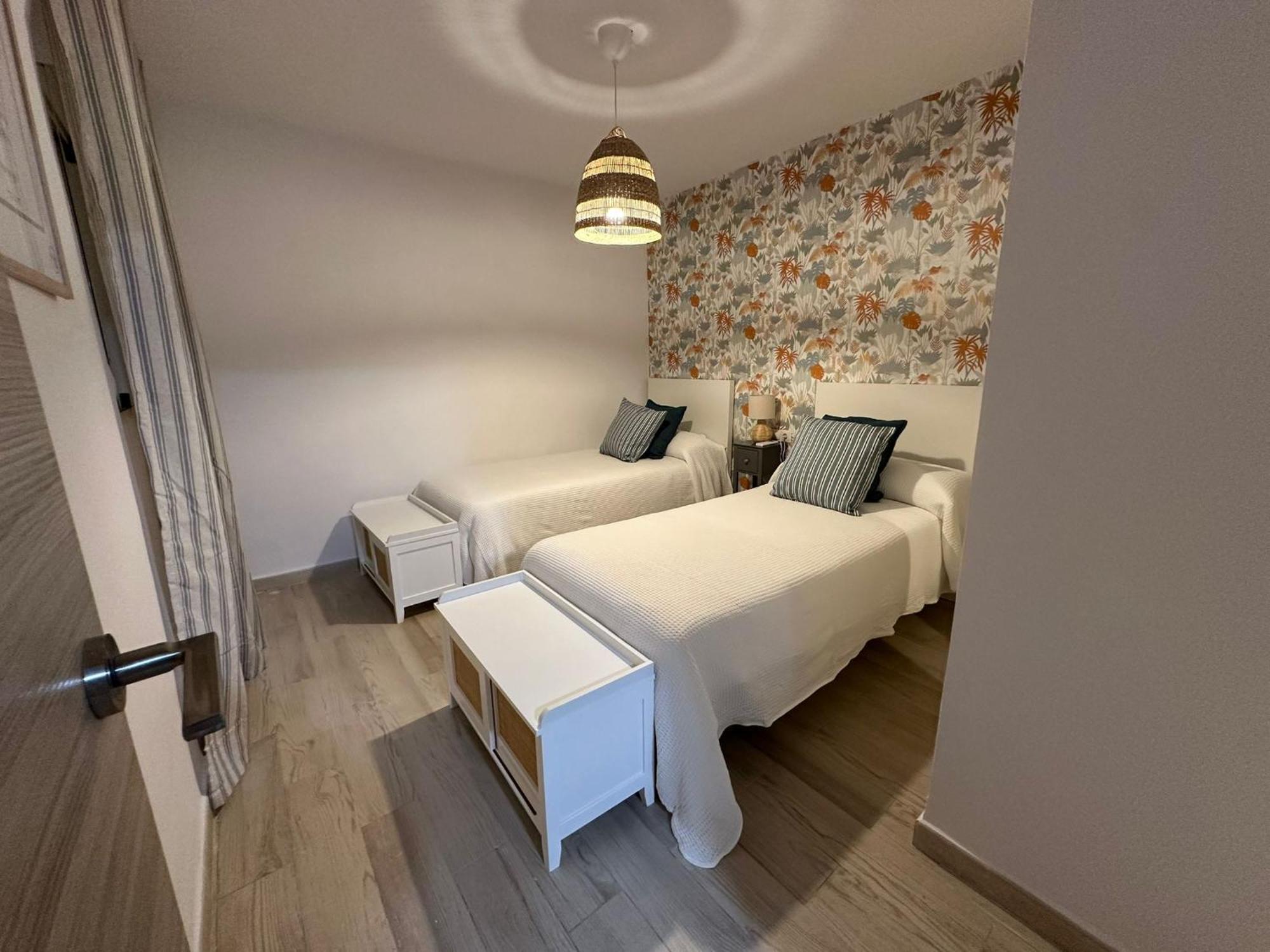 Beachside With Parking Apartment
