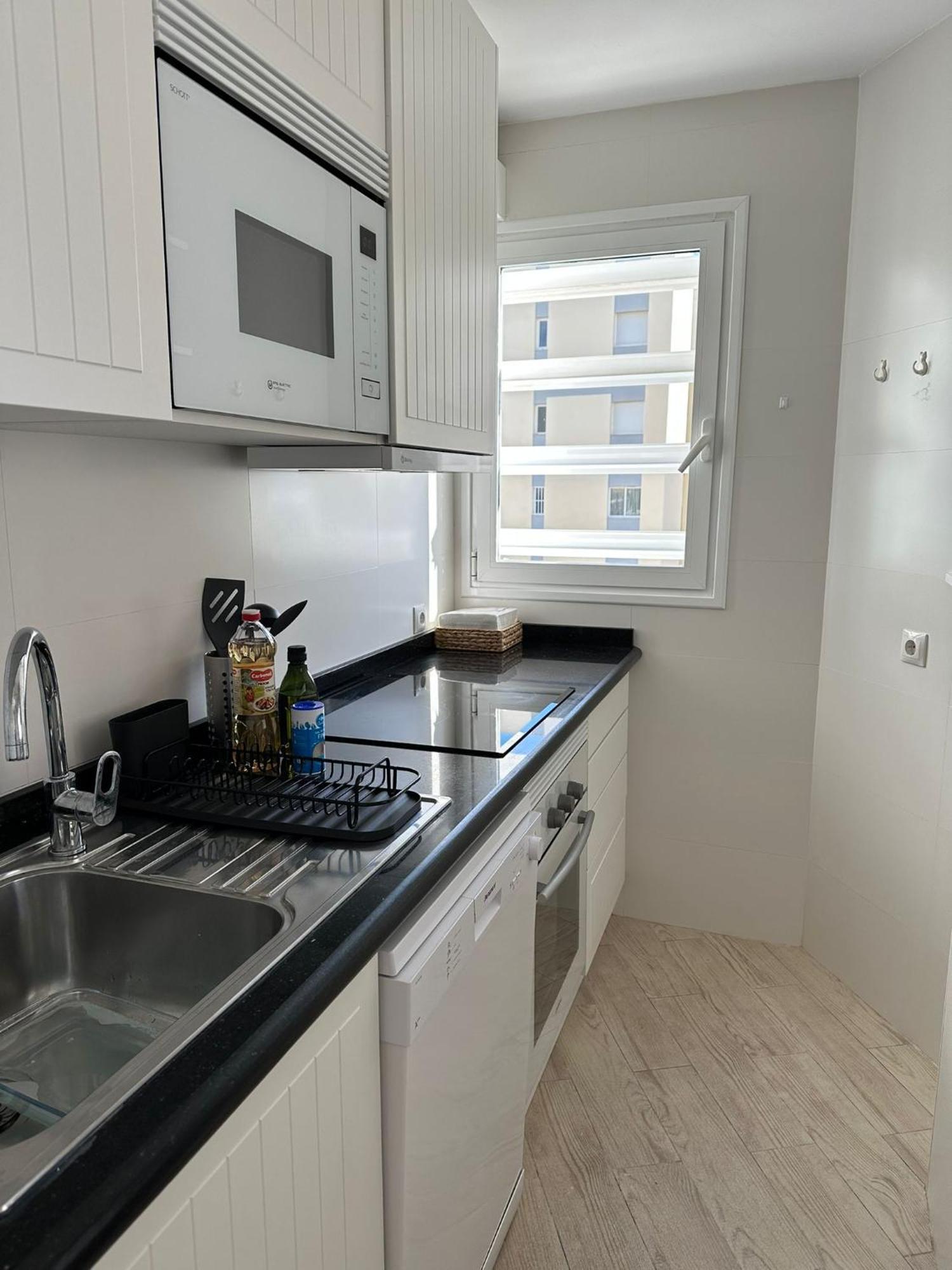 Beachside With Parking Apartment *