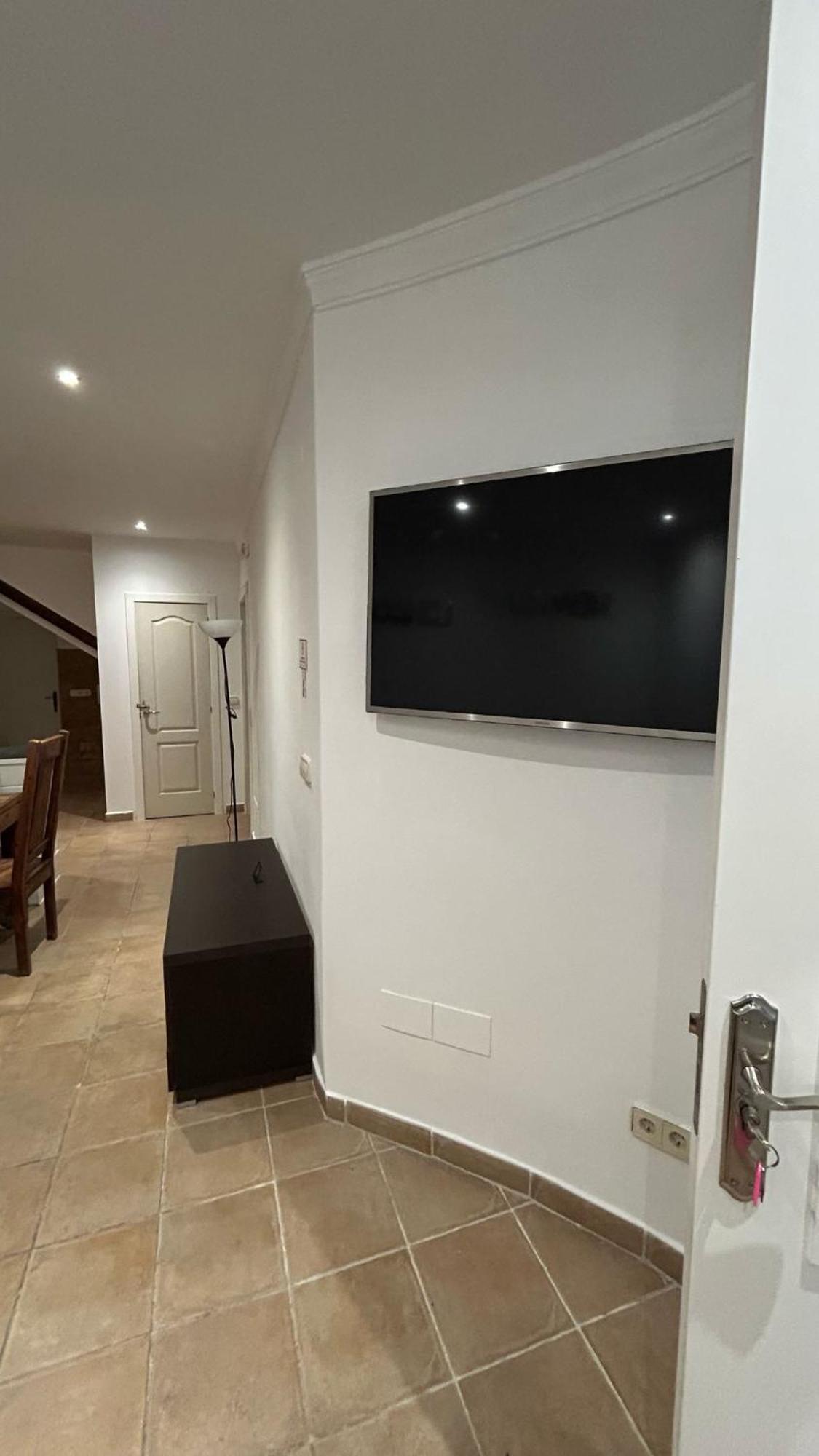 Villa Dream With Heated Swimming Pool, Jacuzzi, Waterfall, Heating Is Extra Benalmádena