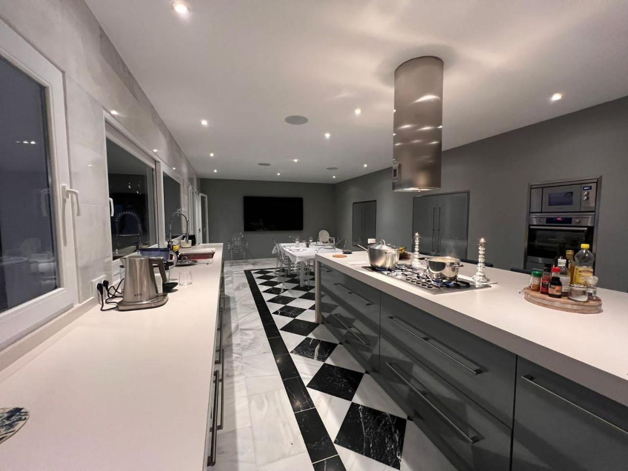Villa R7- Luxury With Ocean Views