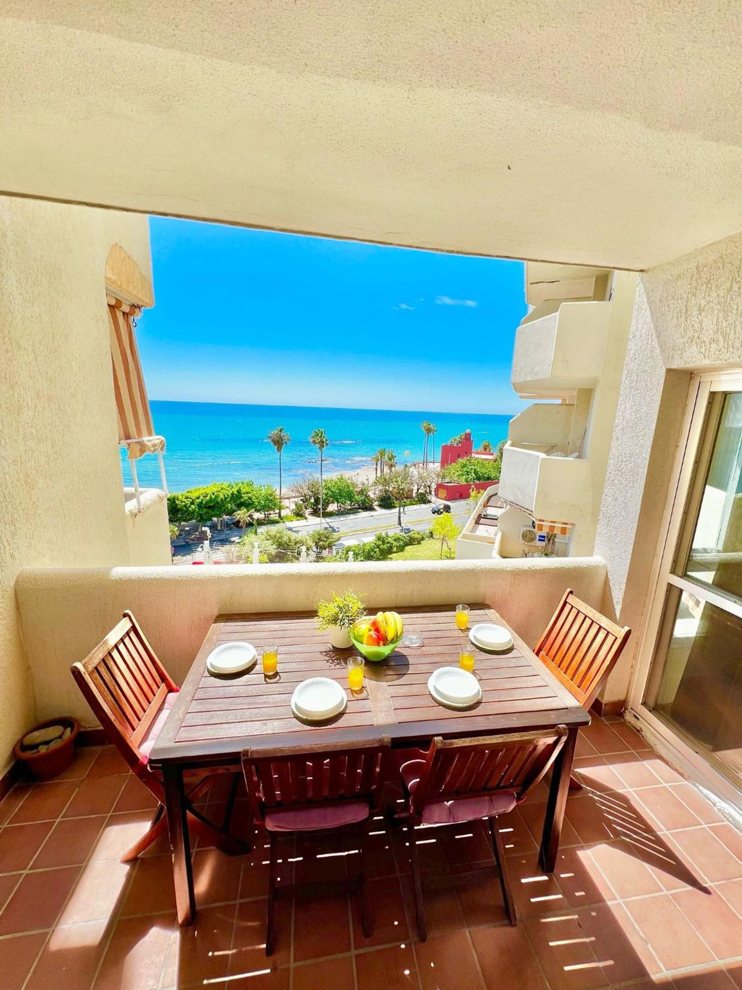Apartment Beachfront In Benalbeach *