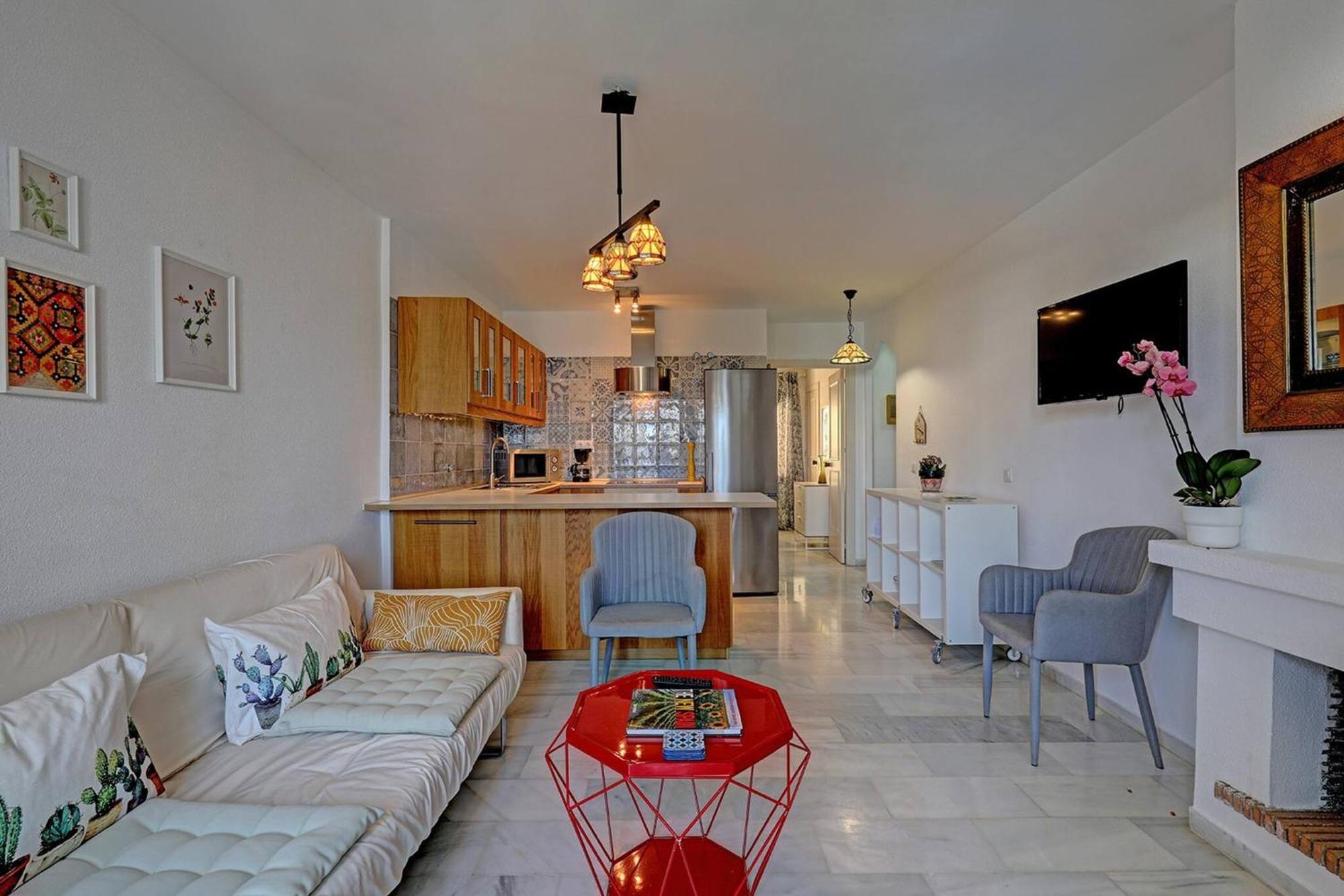 082 - Stunning Sea Views Beachfront *