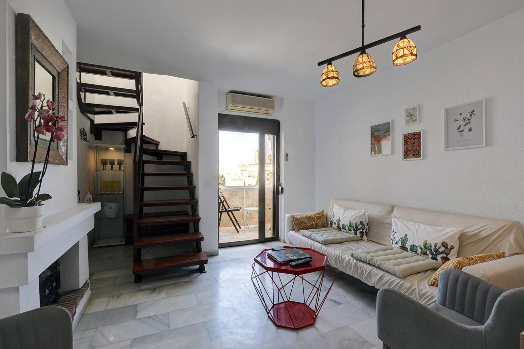 082 - Stunning Sea Views Beachfront Apartment *