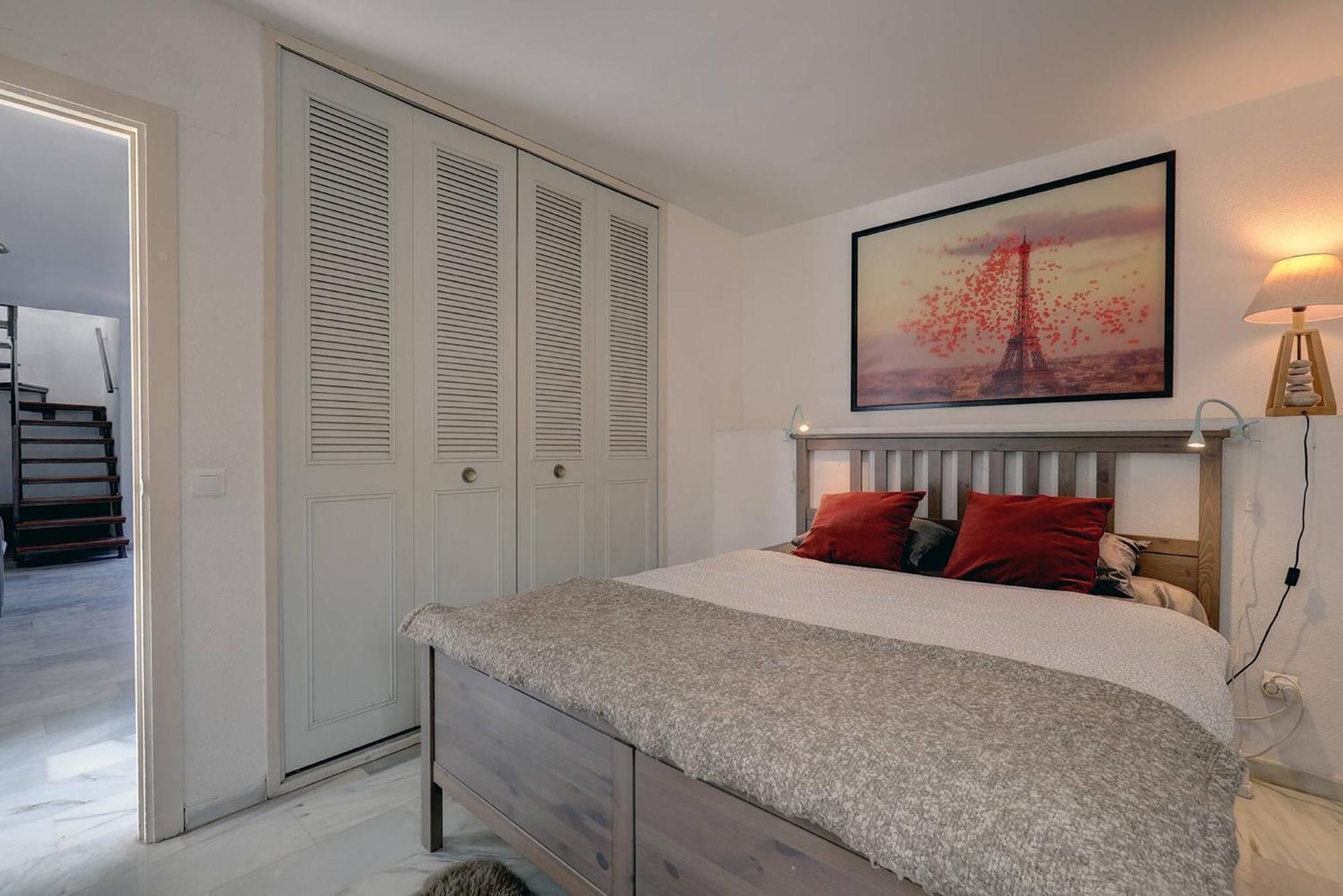 082 - Stunning Sea Views Beachfront *