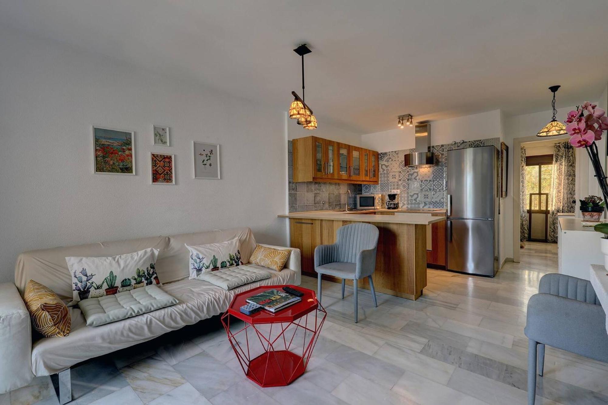 082 - Stunning Sea Views Beachfront Apartment