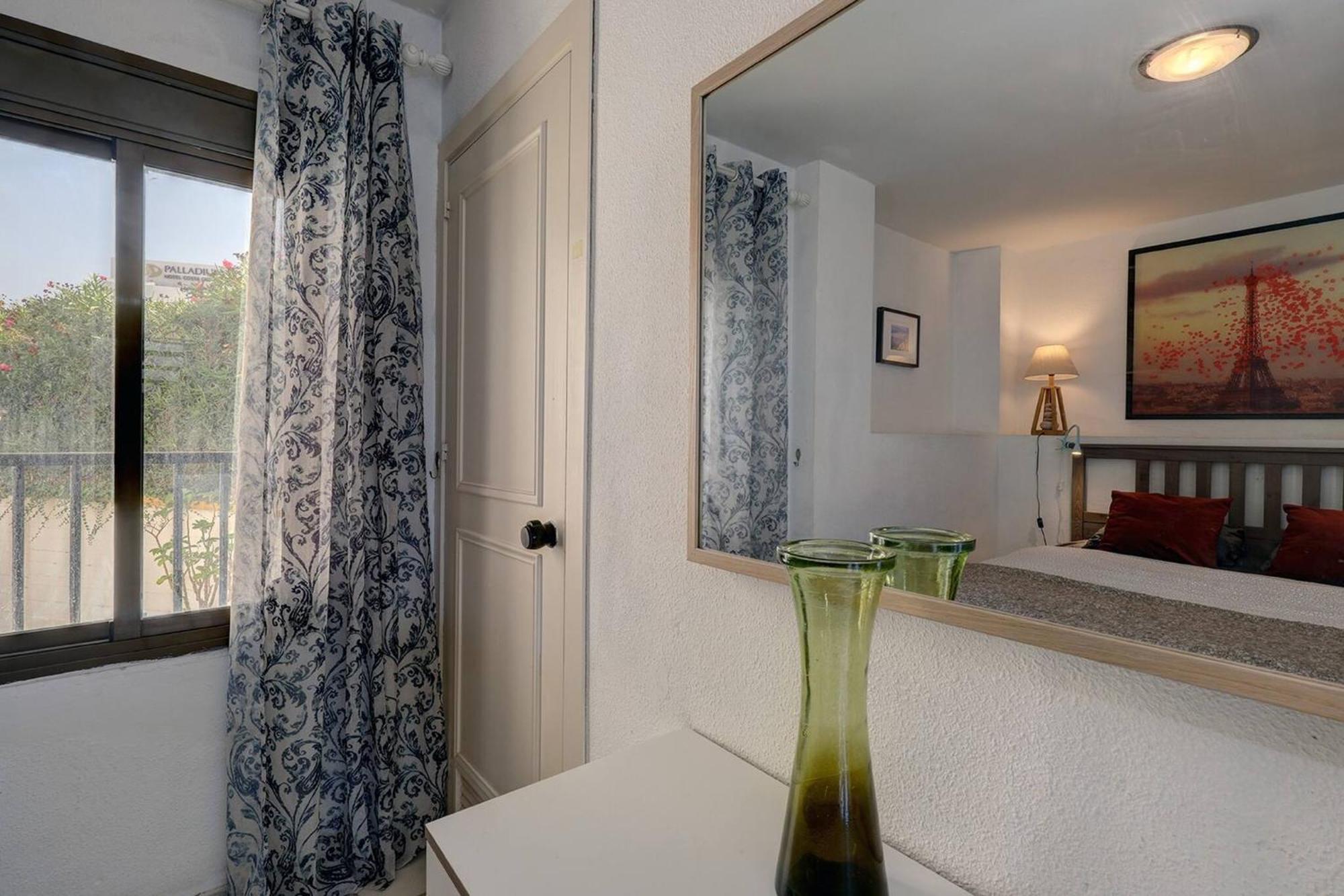 082 - Stunning Sea Views Beachfront Apartment Benalmádena
