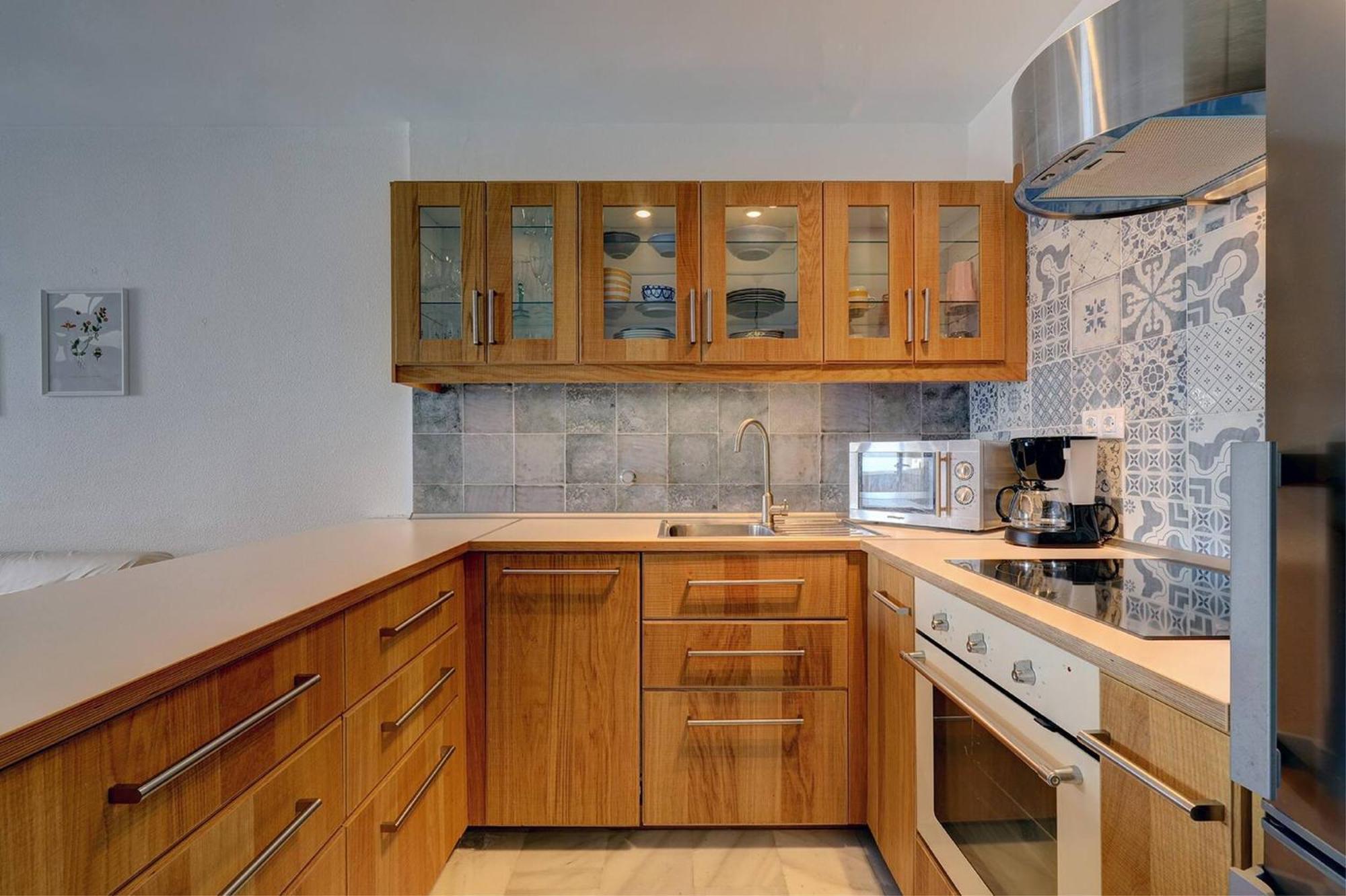 082 - Stunning Sea Views Beachfront *