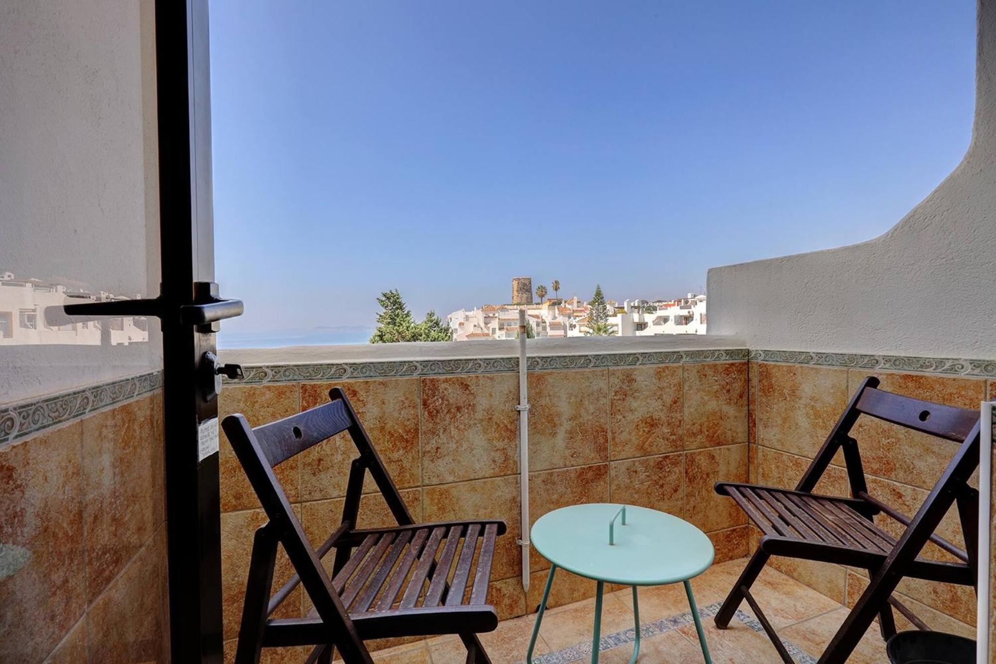 082 - Stunning Sea Views Beachfront *
