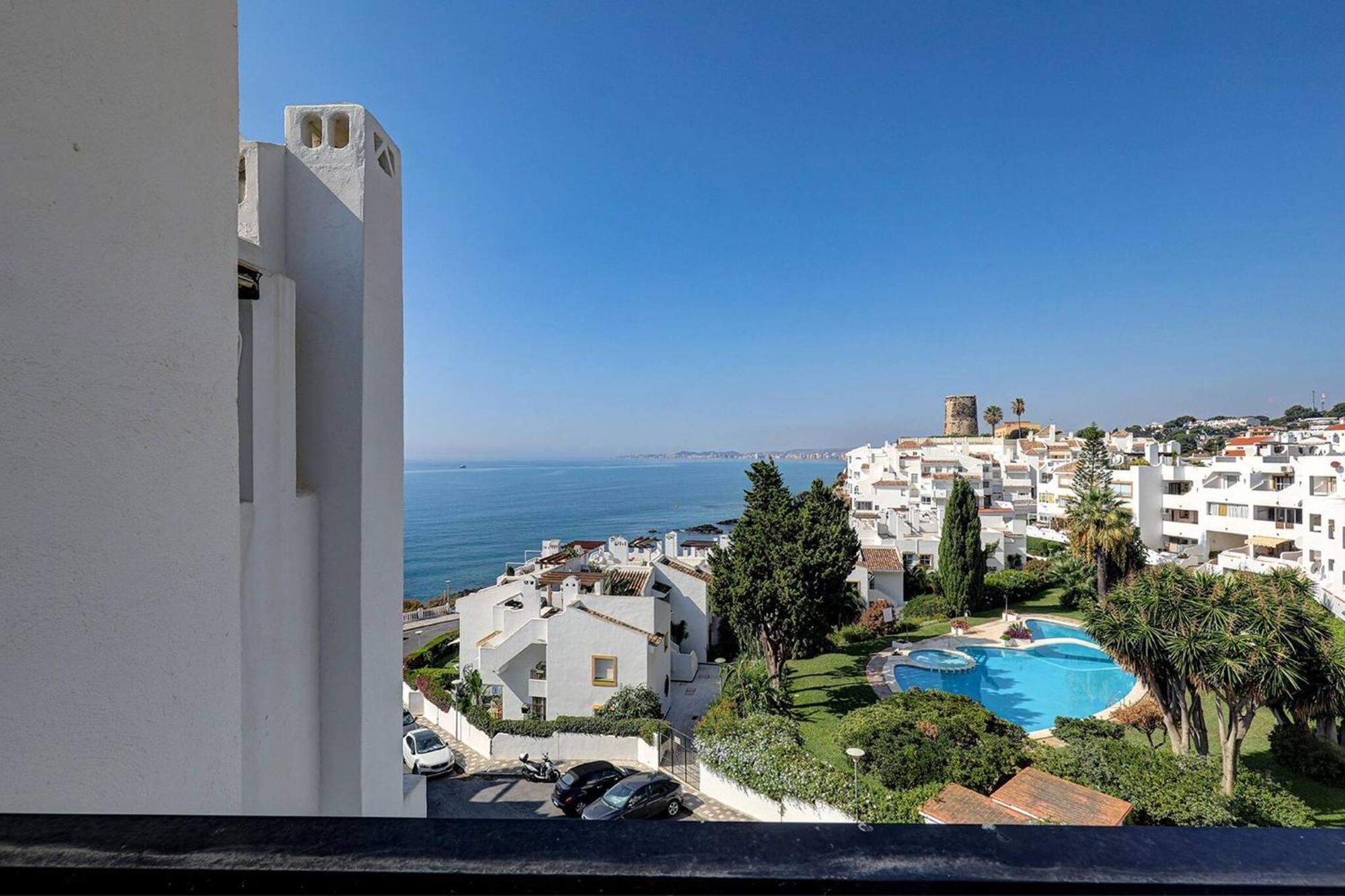 082 - Stunning Sea Views Beachfront Benalmádena