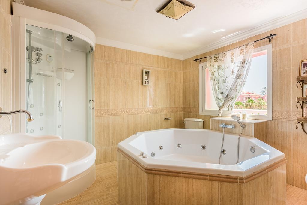 Villa Majestic By The Heated Private Pool & Jacuzzi Benalmádena