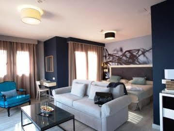 World Village Hotel